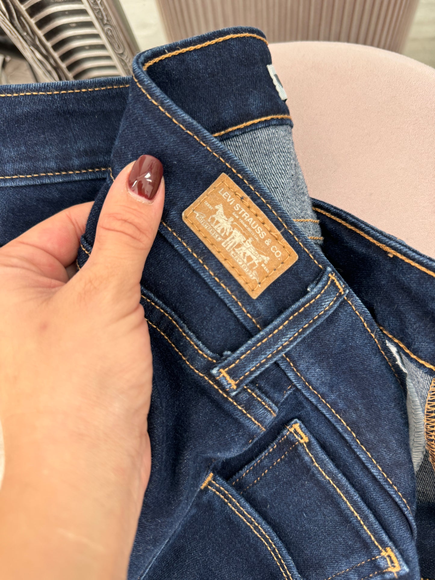 Jeanși Levi’s darker wash elastici