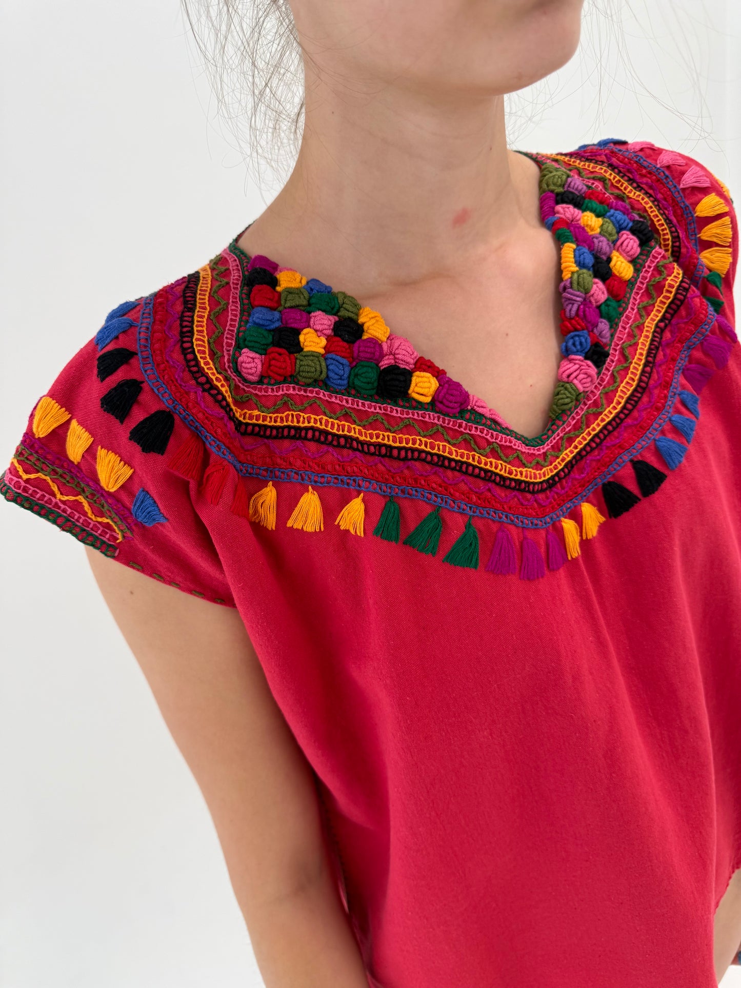 Top boho raspberry red cu broderie colorată din pânză de in
