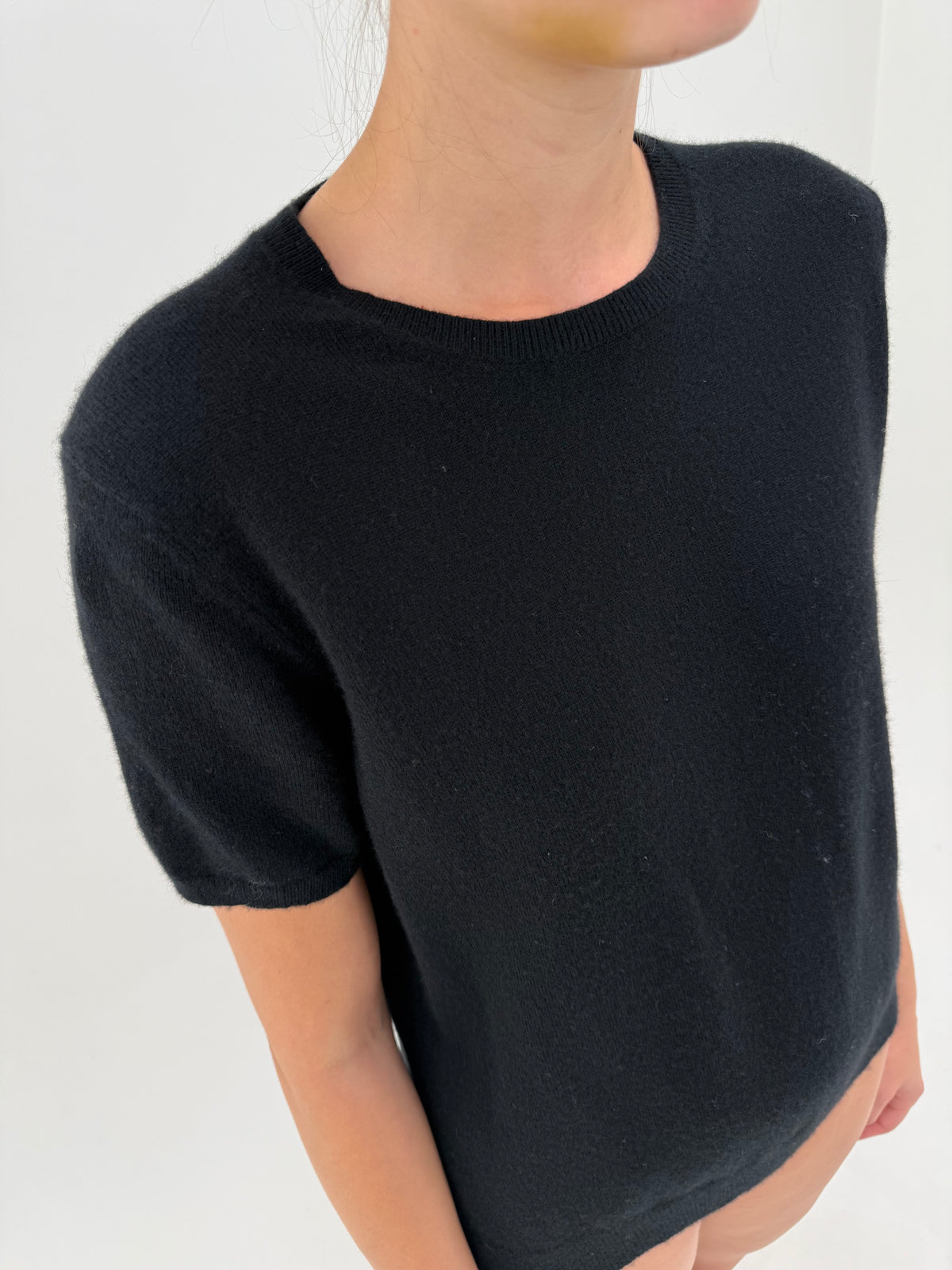 Top negru din cașmir crew neck