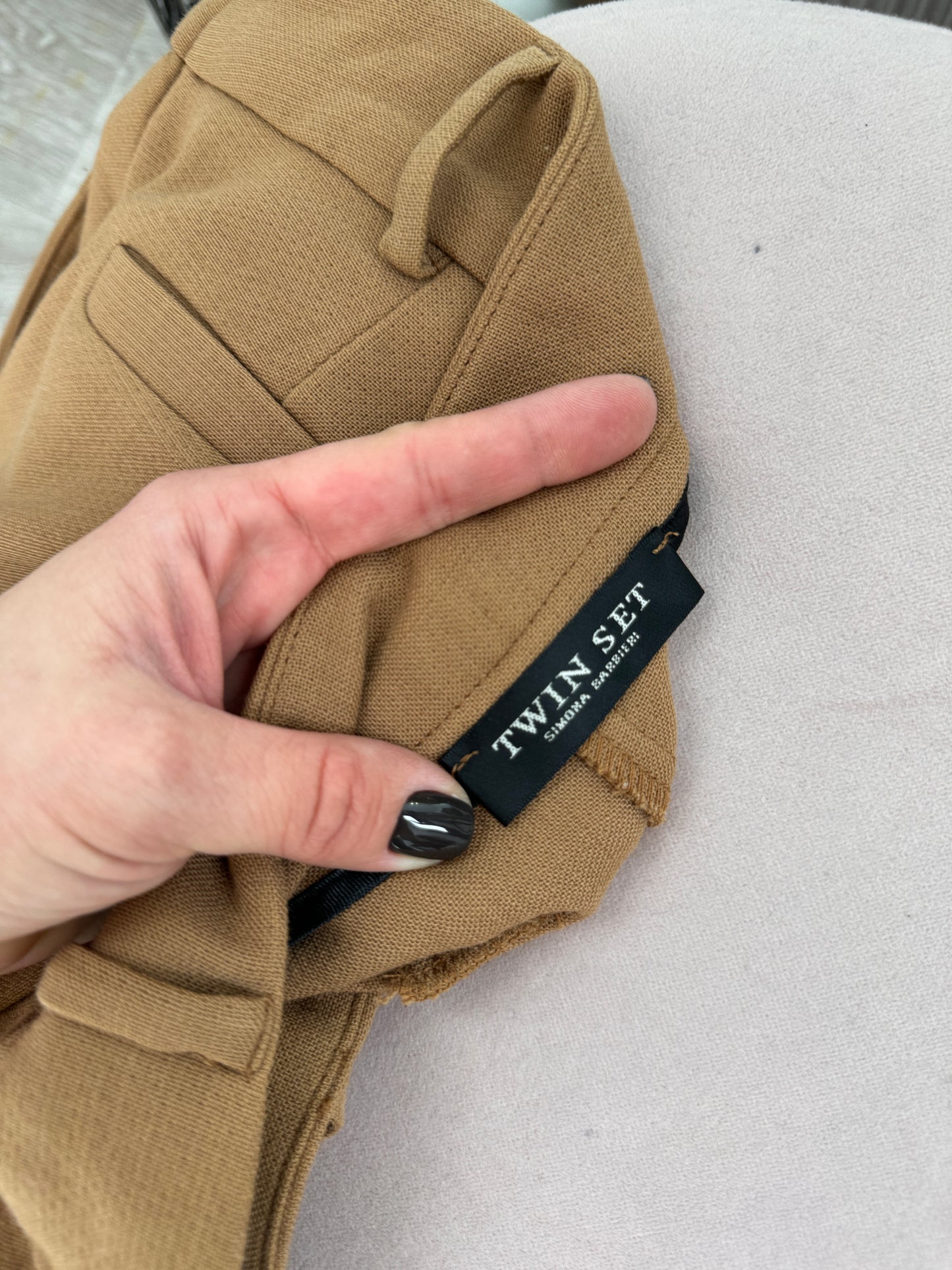 Pantaloni petite camel de brand italian din stofă de lana extrafina strech