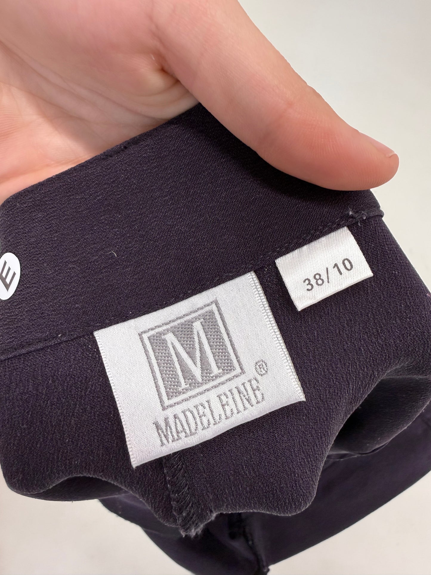 Costum Madeleine de fată din crepe de mătase naturală aubergine cu talie marcată