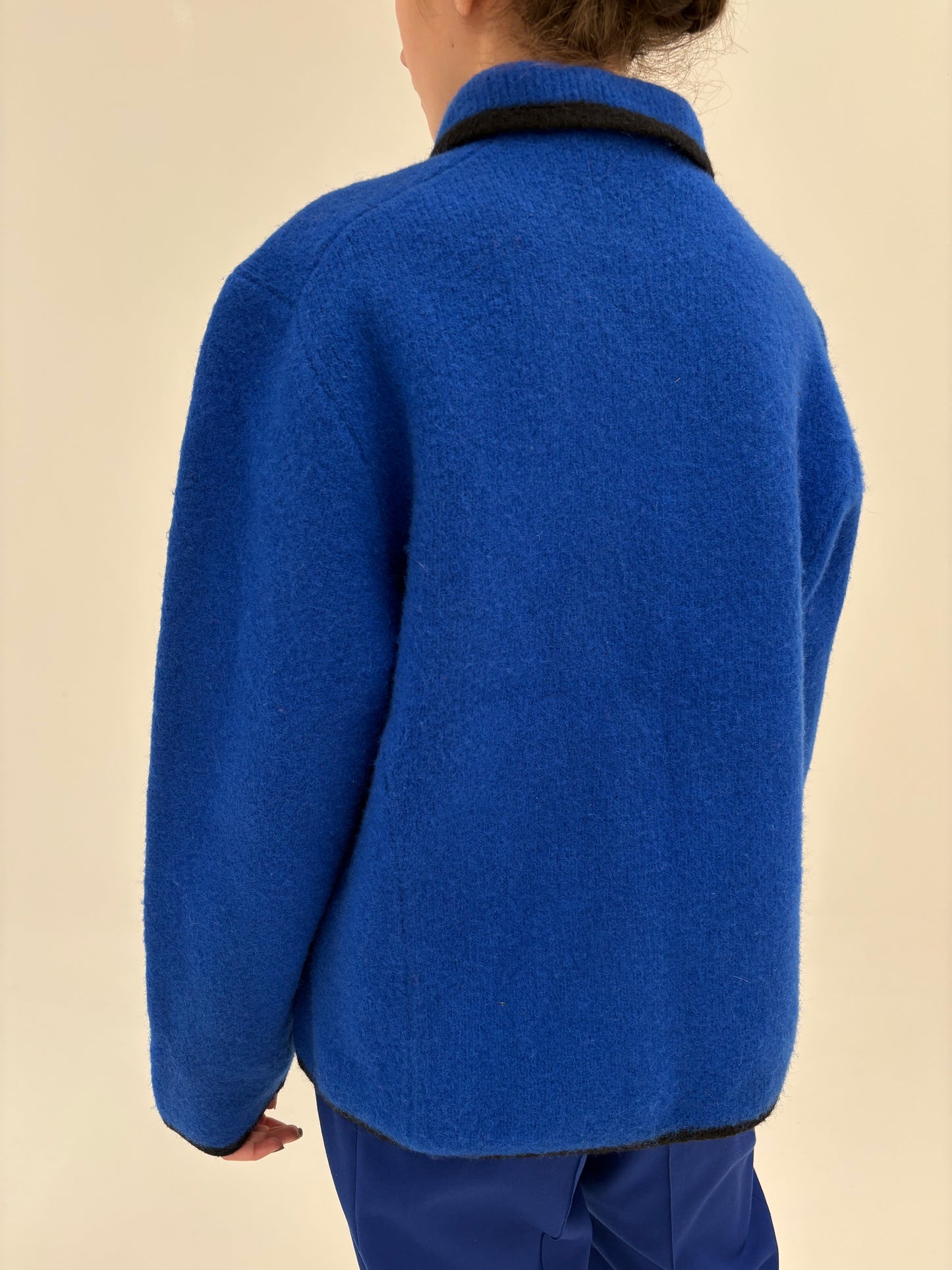 Jacheta groasa din boiled wool în croi minimalist albastru regal