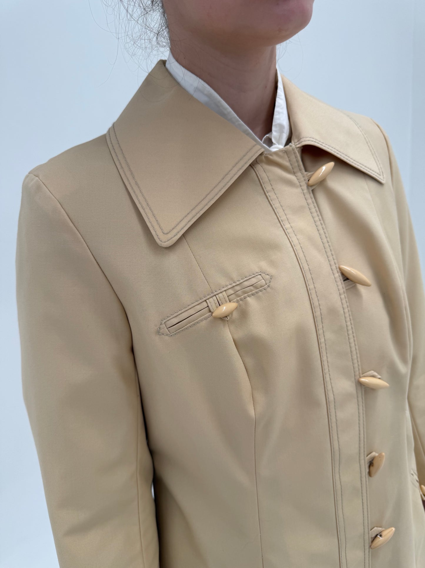 Trench vintage camel petite din gabardină în croi de ani 60