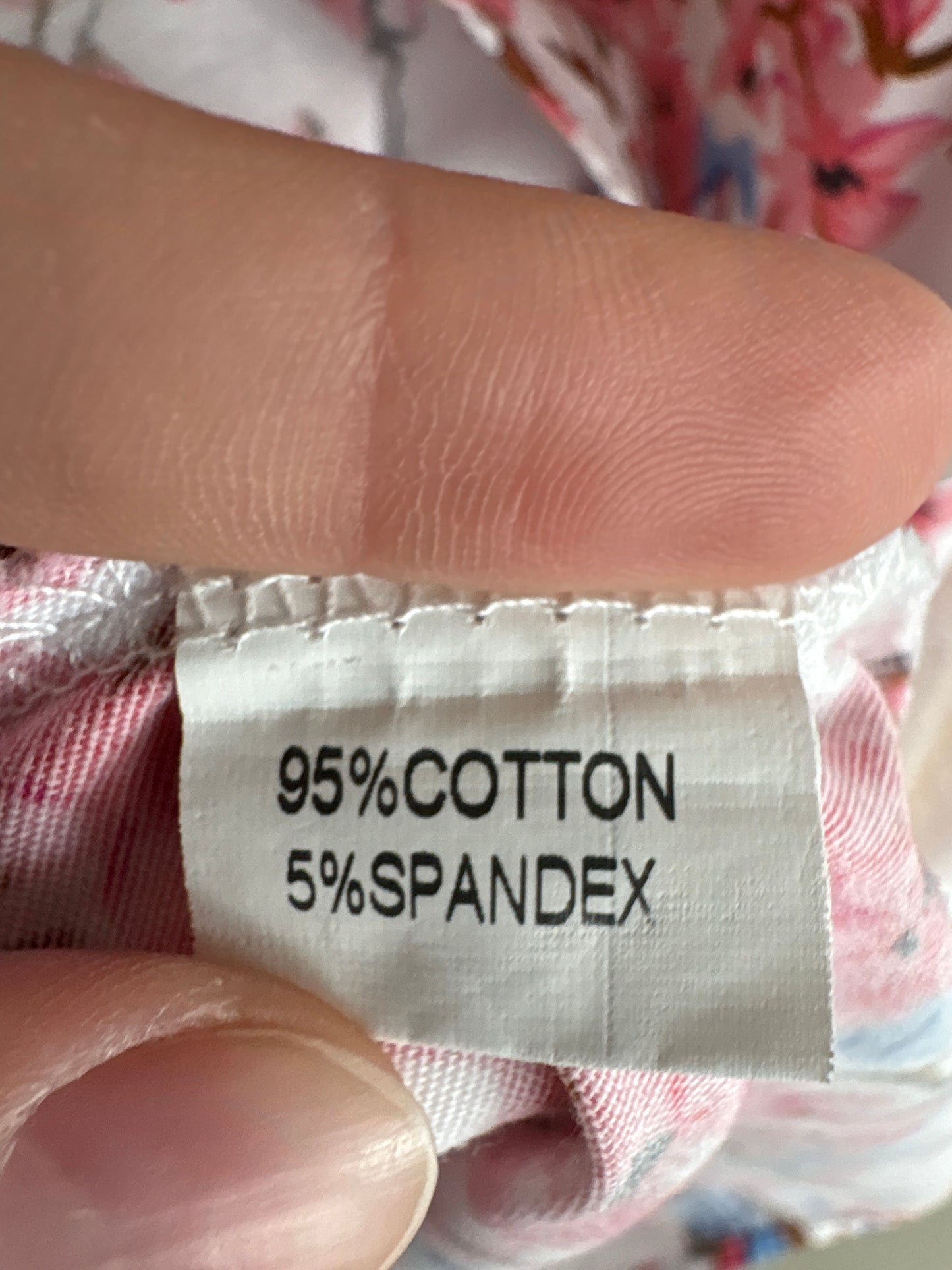 Rochie cambrata cu print superb cu flori de cireș din panzica modelatoare