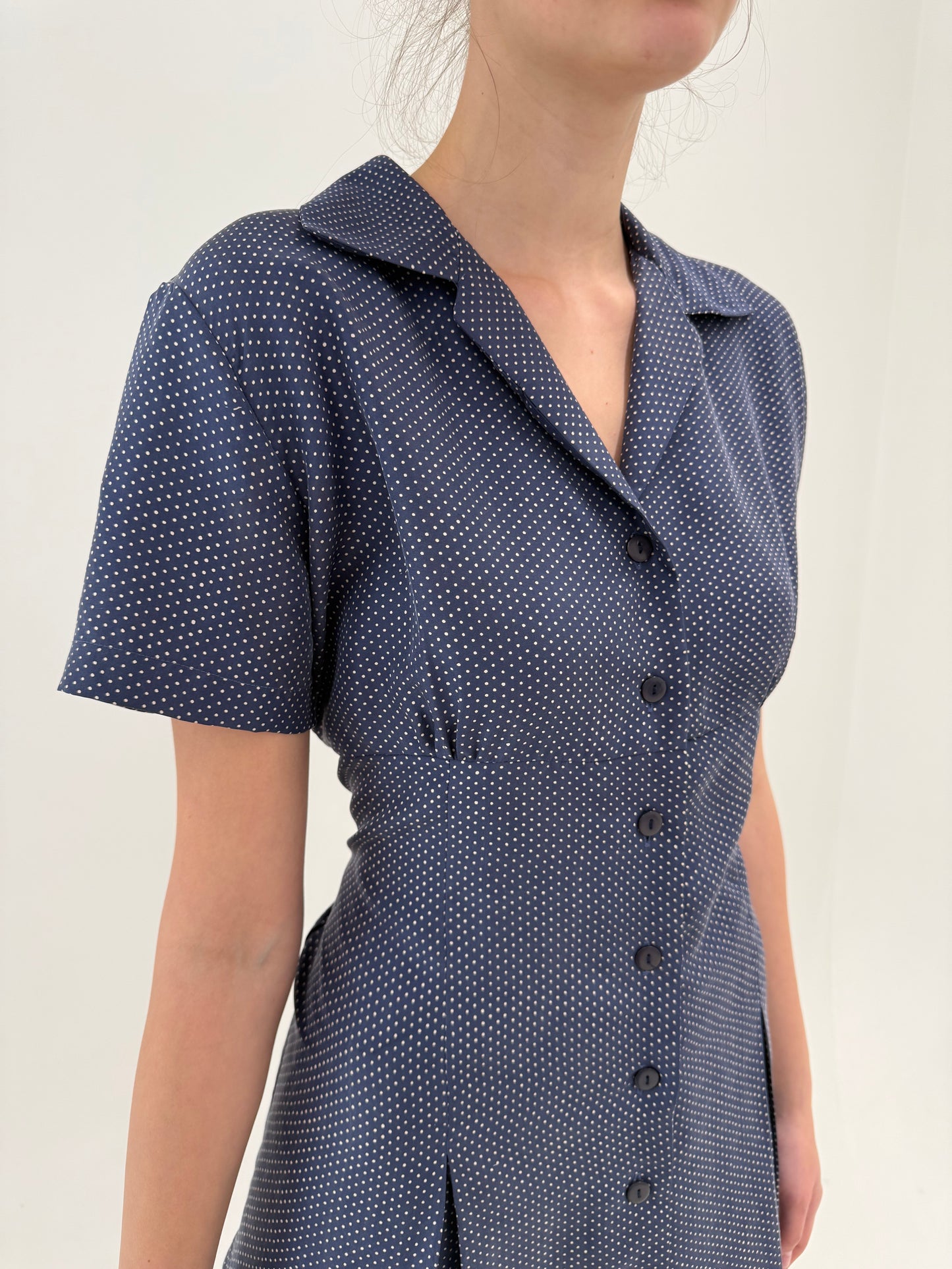 Rochie vintage cu buline ultra cambrata din mătase naturală