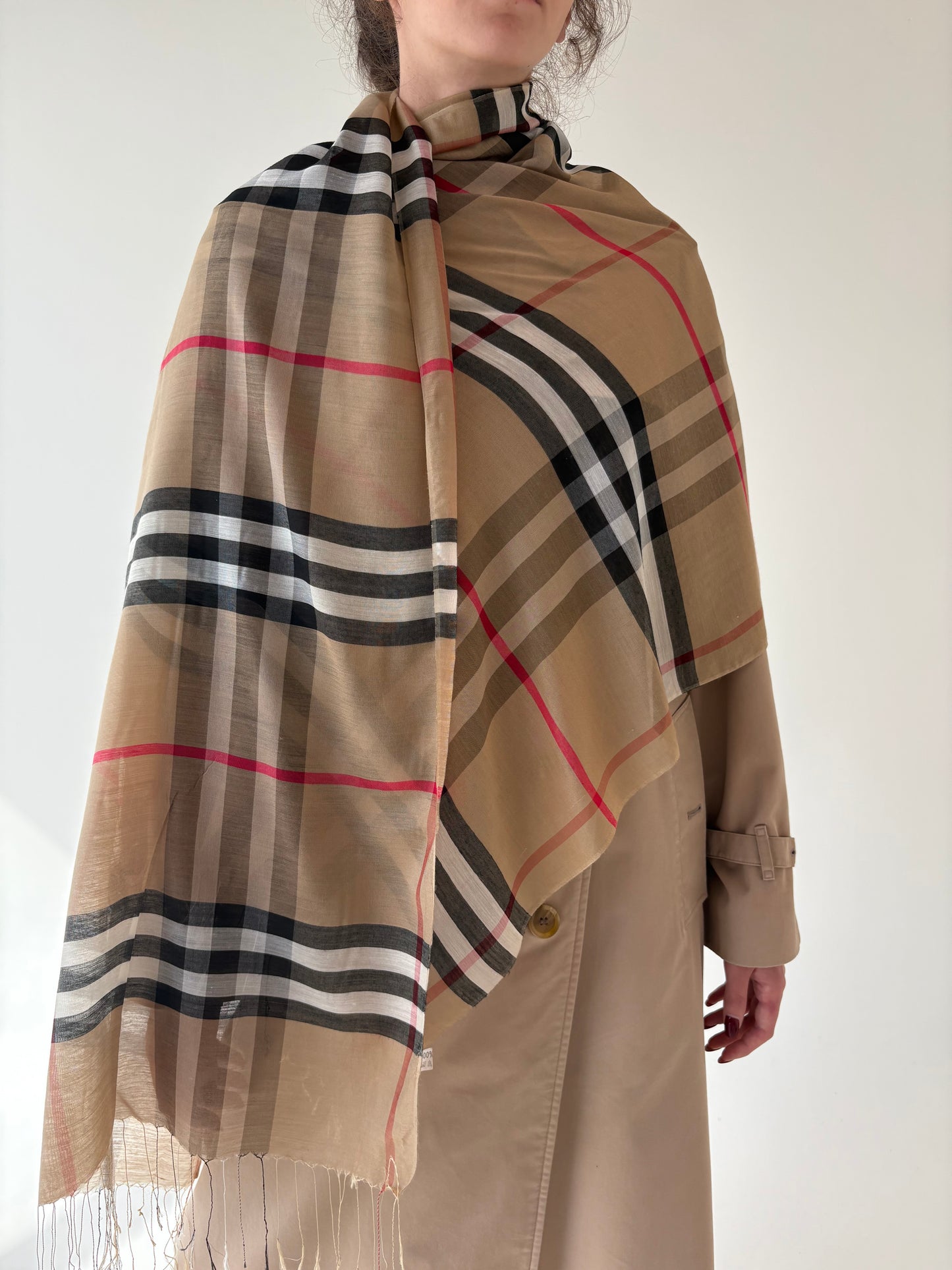 Sal din țesătură de mătase naturală cu print în stil Burberry