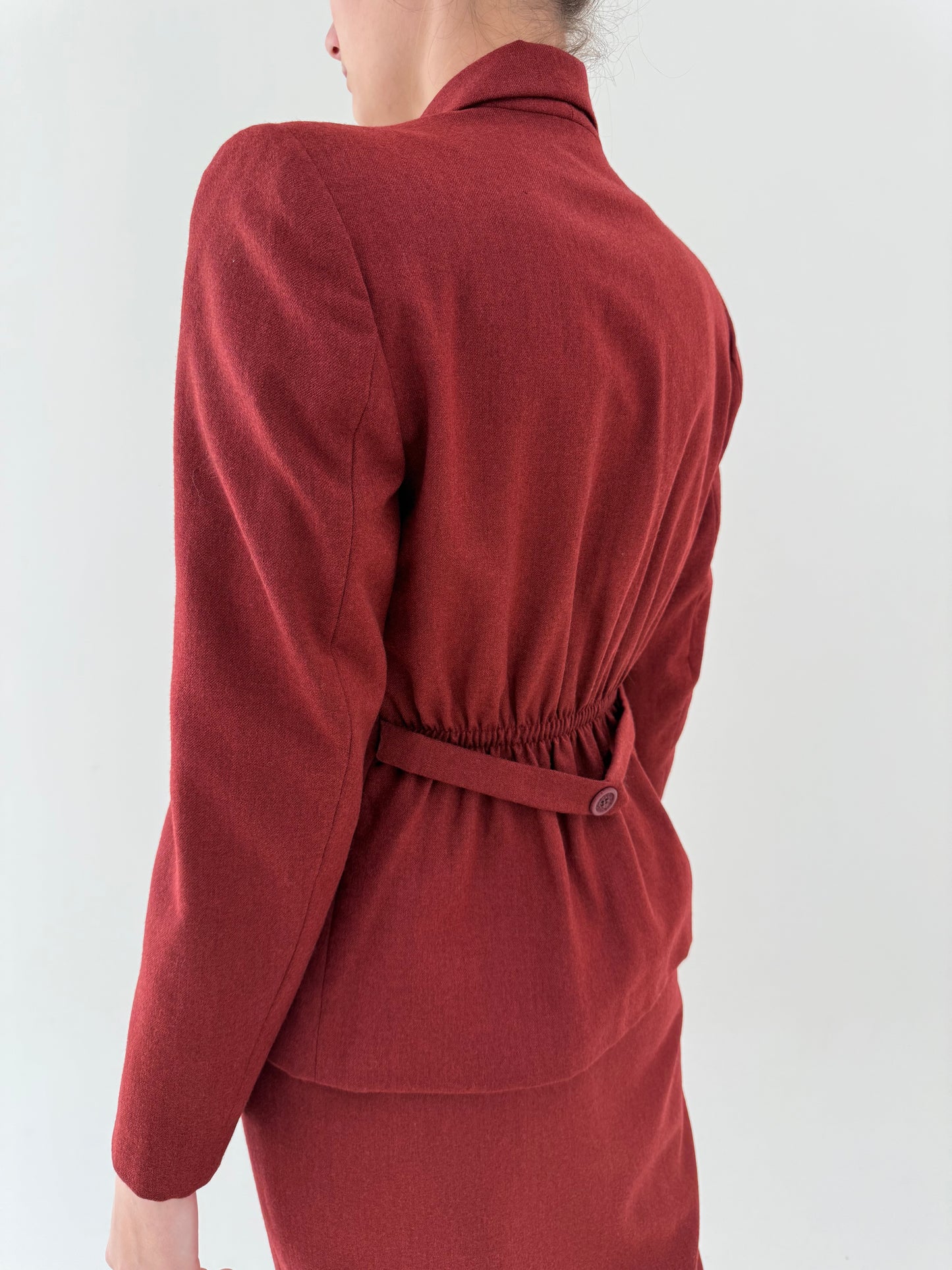 Deux piece vintage terracotta red cu fustă maxi și sacou cambrat