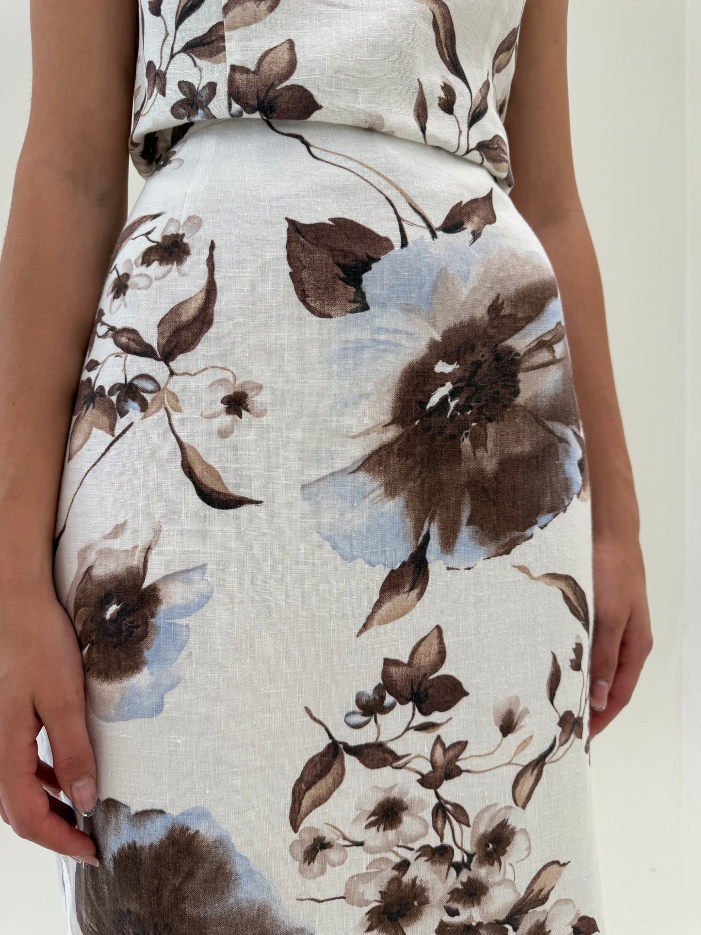 Set cu premium din in cu print superb și fustă maxi
