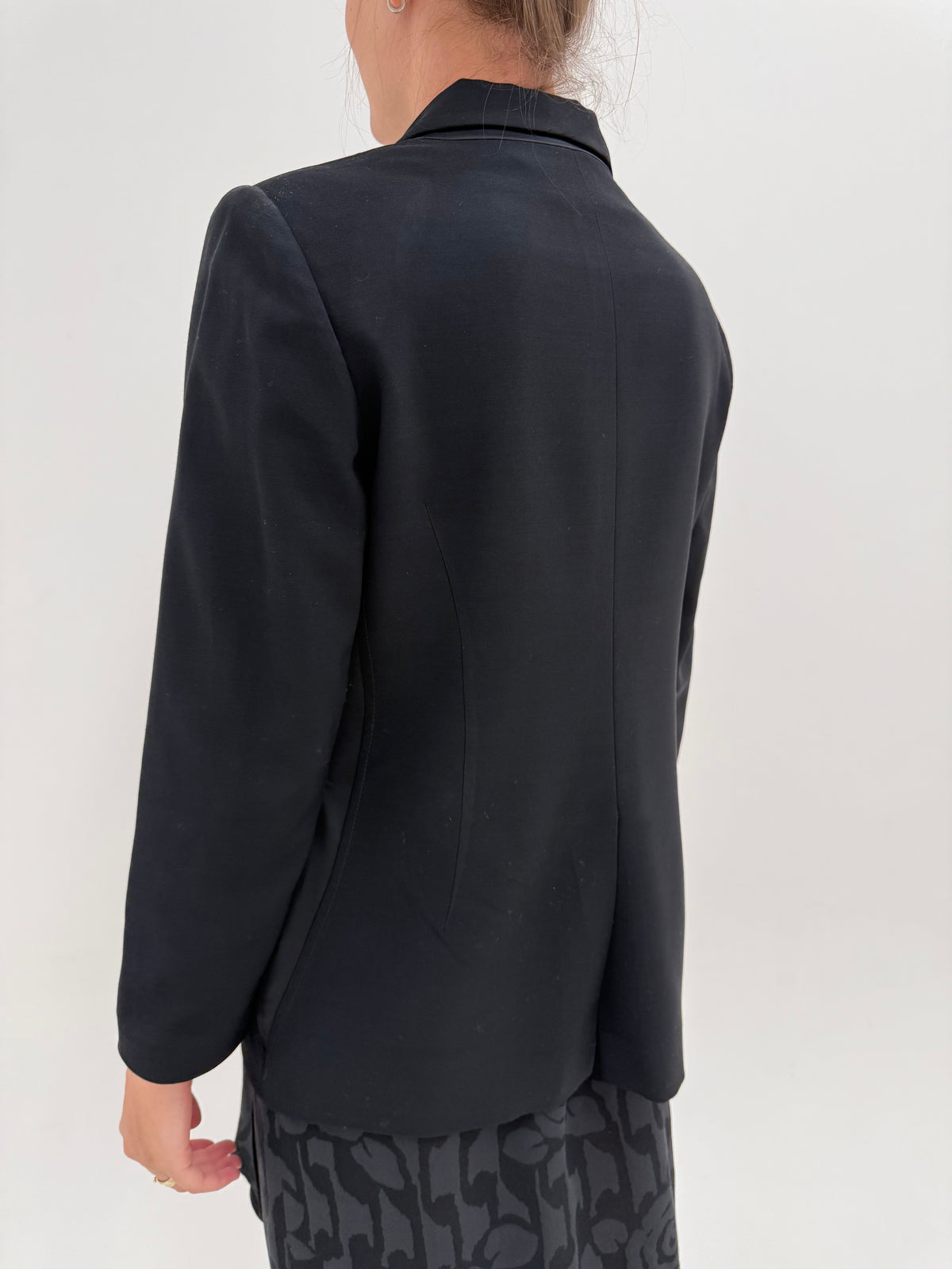 Sacou de brand lucury italian negru cambrat în croi minimalist din stofita de lana