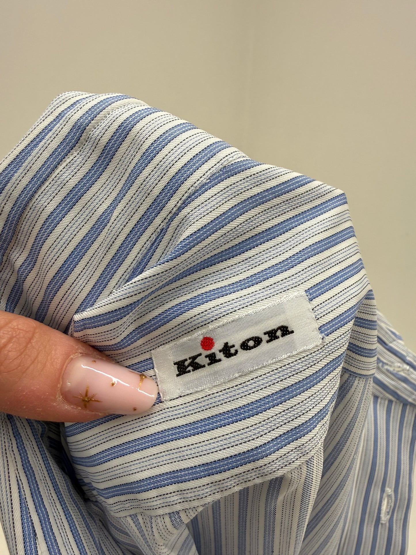 Cămașa ultra luxury Kiton model iconic din poplin excepțional
