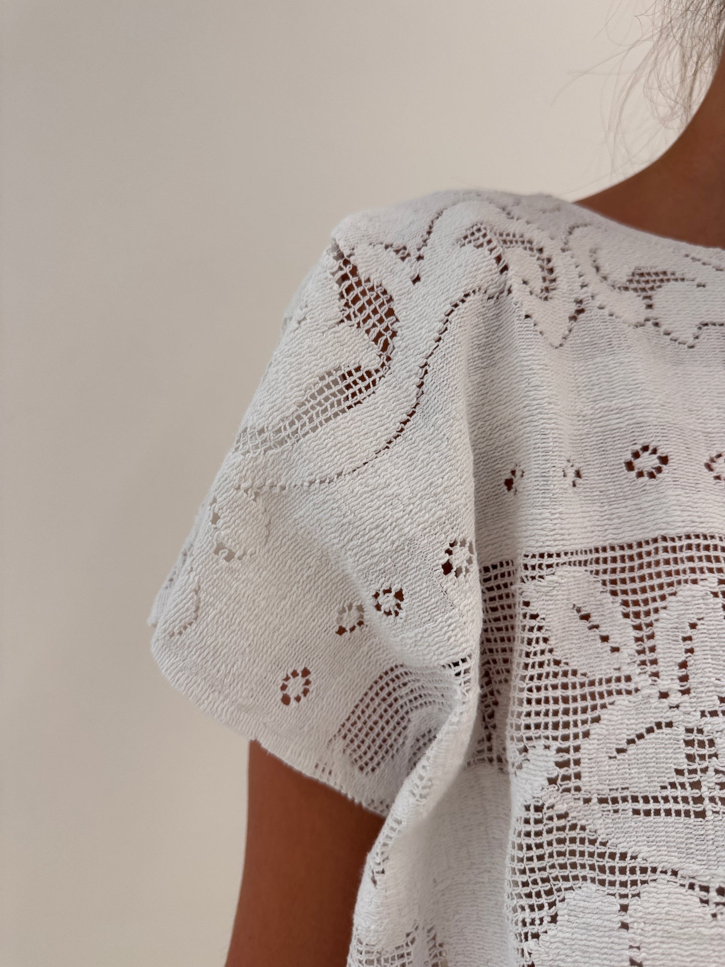 Set excepțional integral din macrame fin cu top lejer și fustă maxi