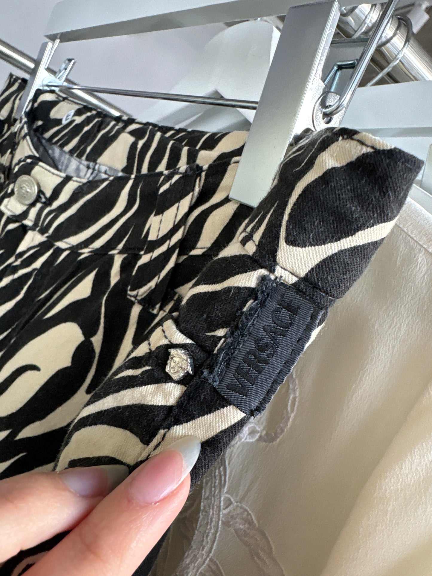 Pantaloni petite Versace animali print stilizat din canvas de bumbac
