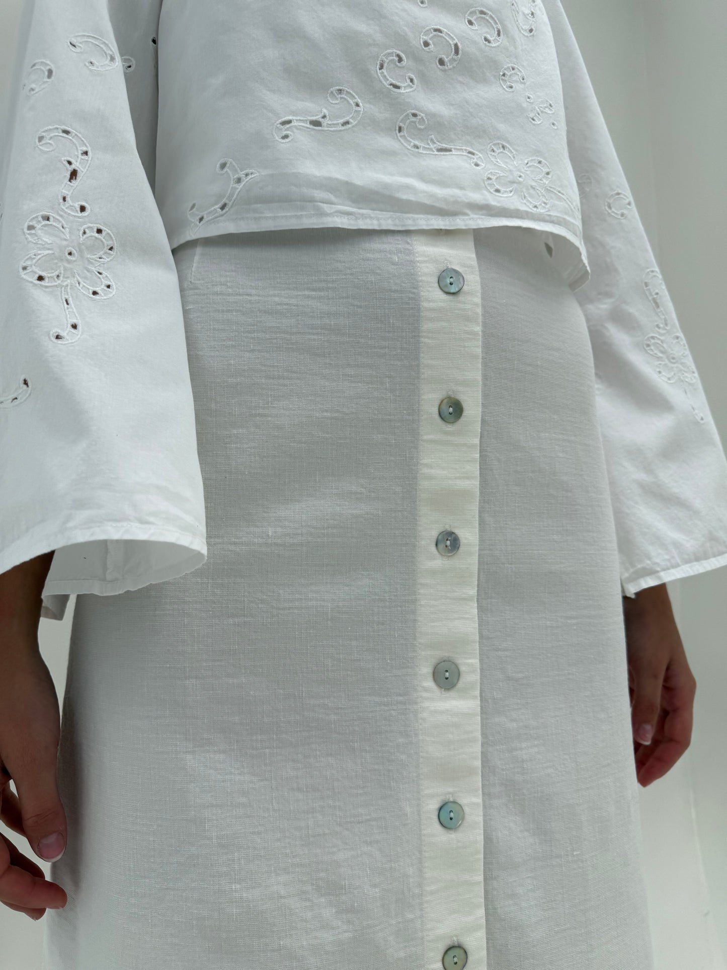 Fustă maxi din in premium în croi minimalist cu nasturi mother of pearl
