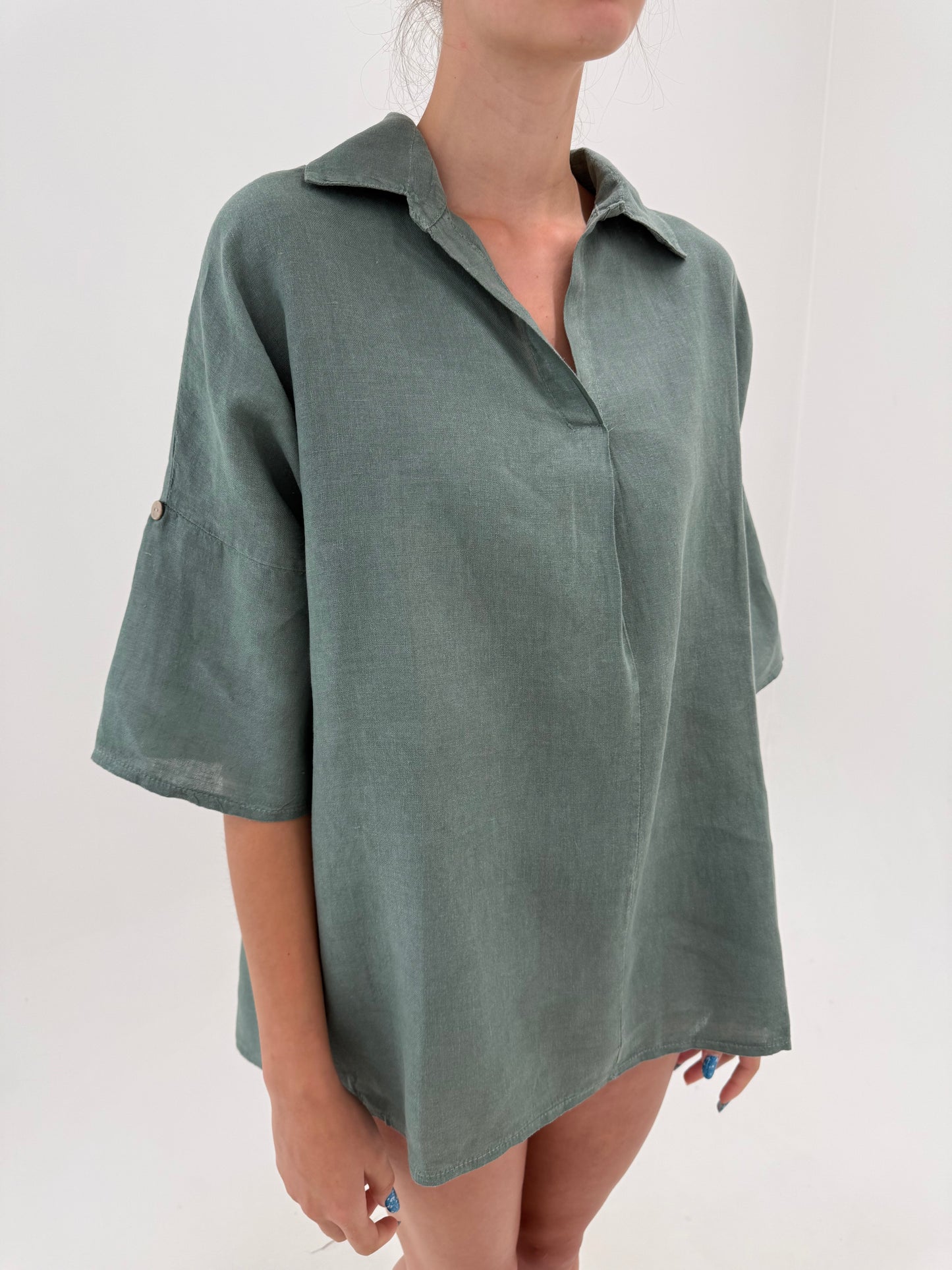 Tunica muted Sage green ch mânecă reglabilă în croi minimalist din in