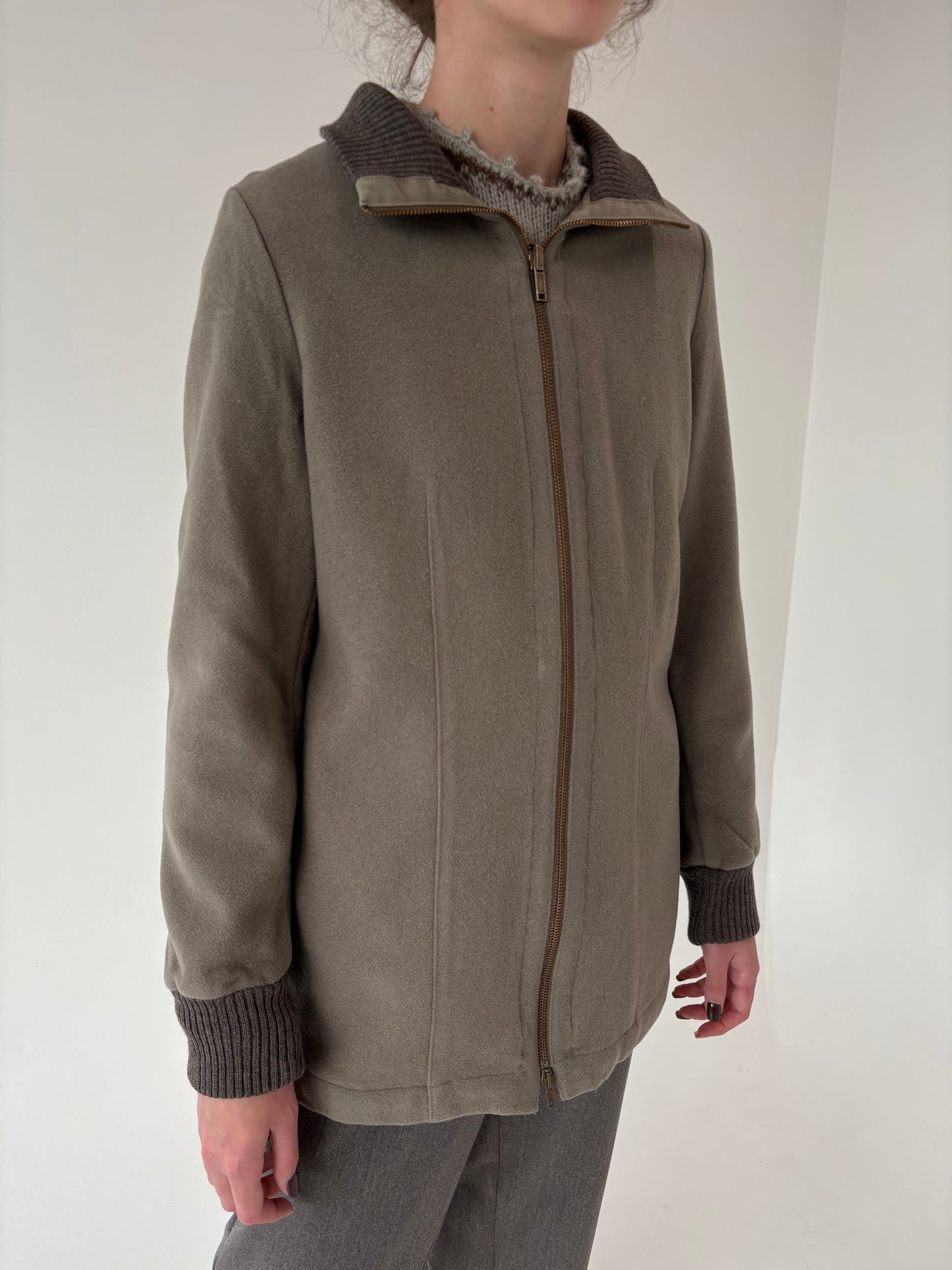 Jacheta din lana plina cu influențe casual gri colorat