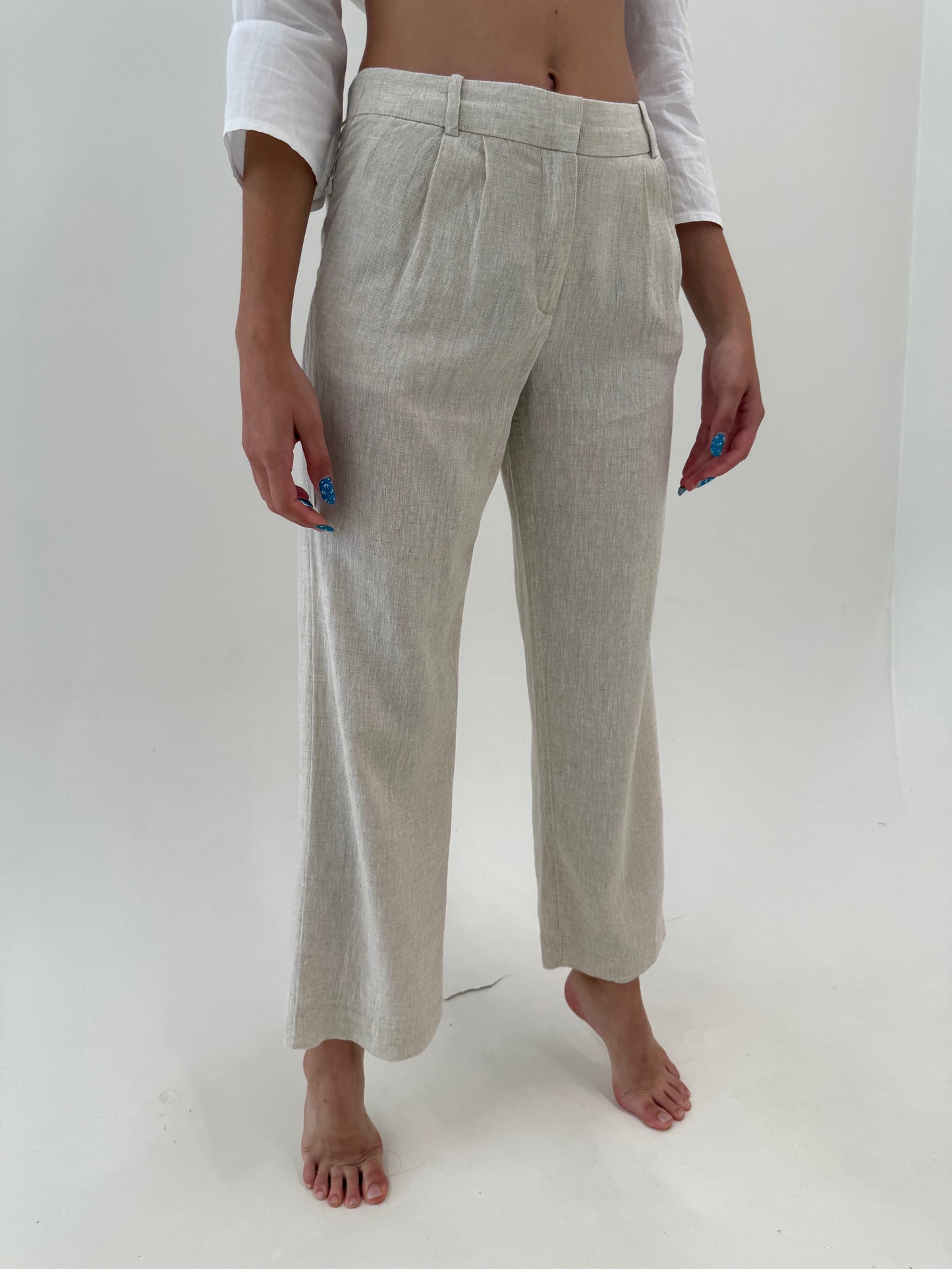 Pantaloni sand nude premium din pânză cu pense în croi drept actual