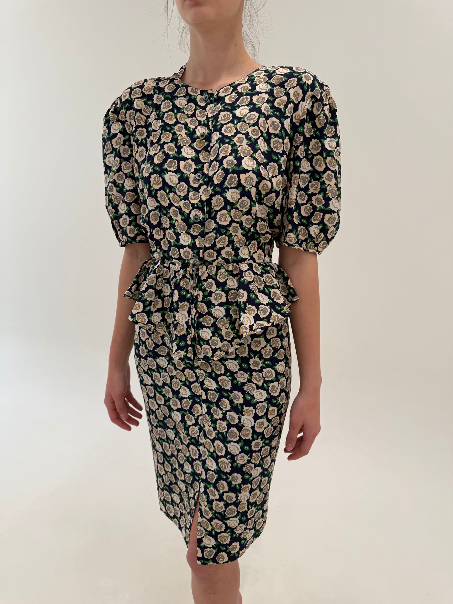 Rochie italiană din mătase naturală cu talie ultra marcată elastică și peplum