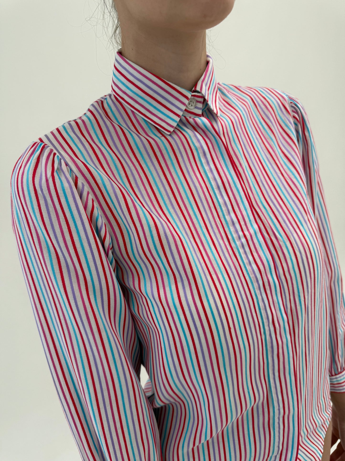 Cămașa vintage Yves Saint Laurent petite în dungi fine verticale