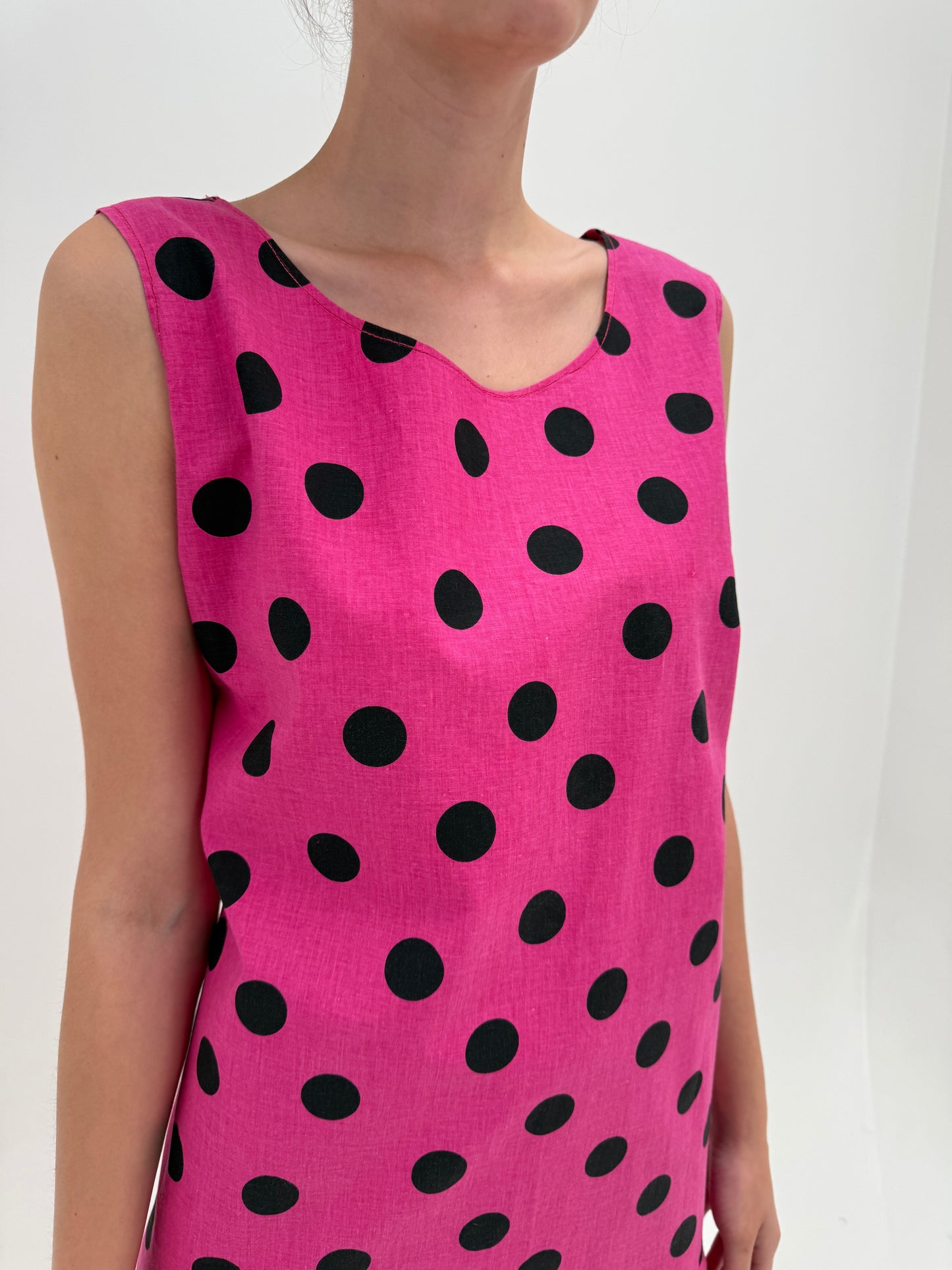 Rochie vintage fucsia cu buline negre din pânză de in