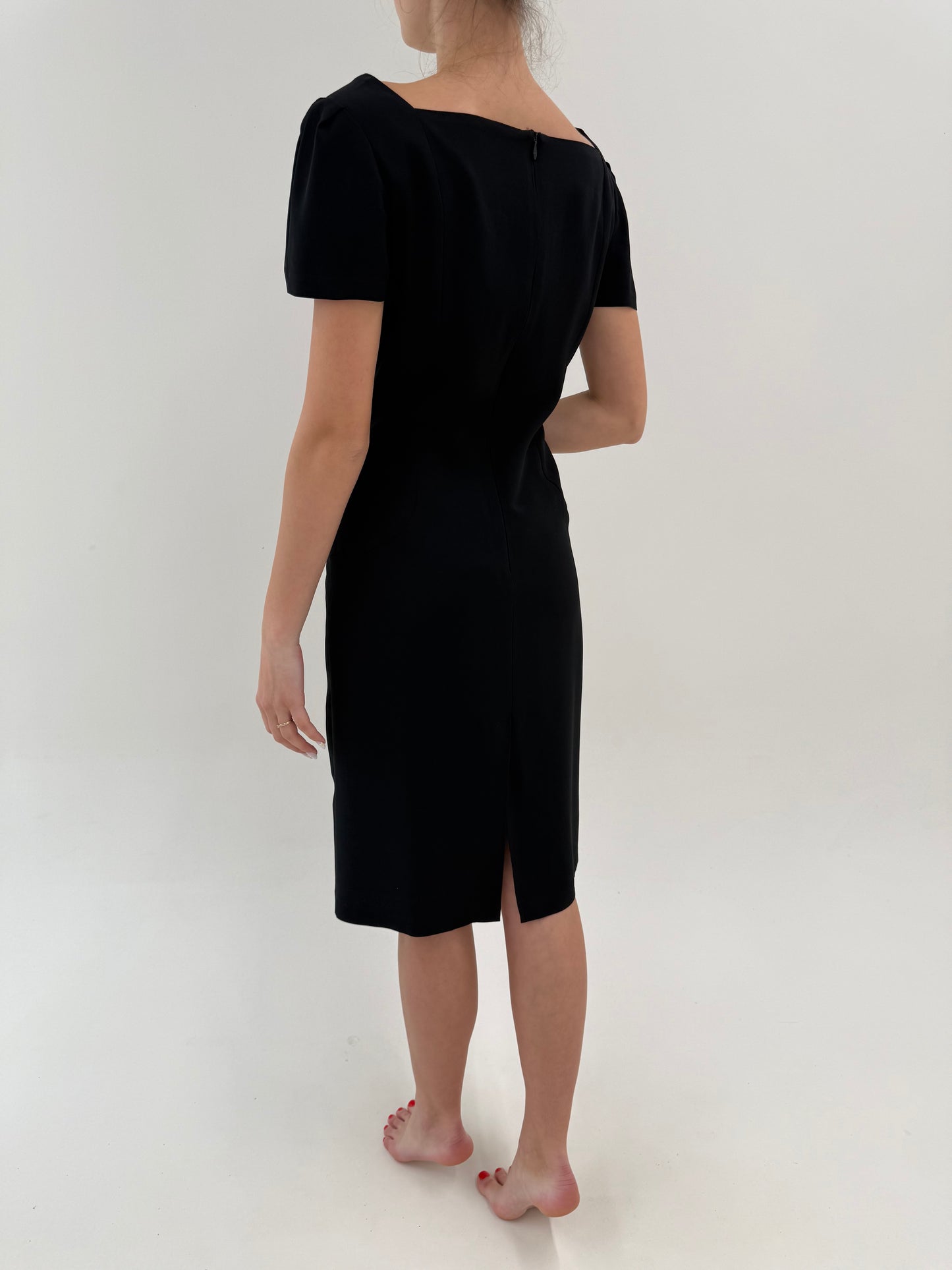 LBD vintage excepțional în croi ultra feminin cu decolteu inima