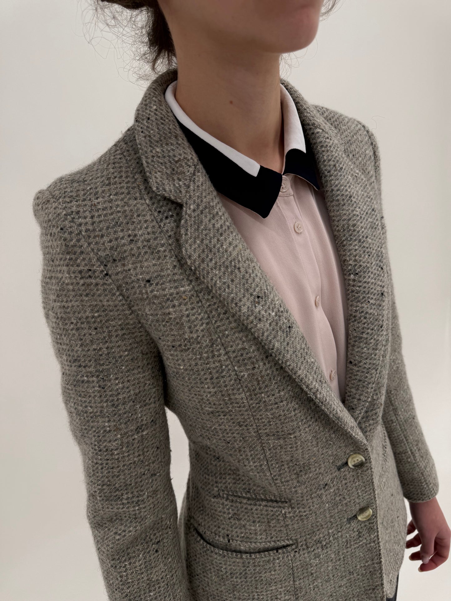 Sacou cambrat din tweed gros de lana certificată warm gray