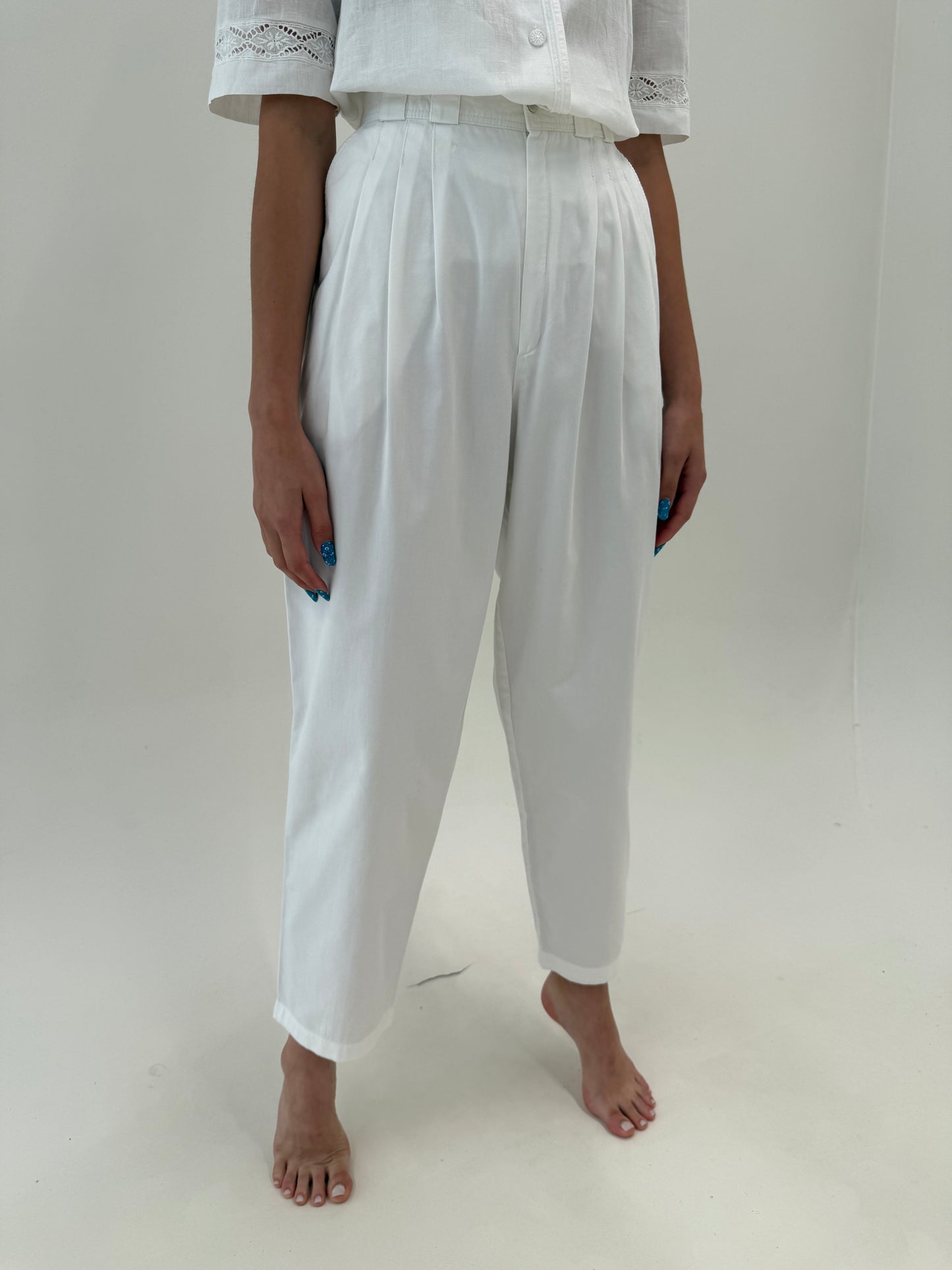 Pantaloni vintage tall cu volum superb din pense și talie extrem de înaltă