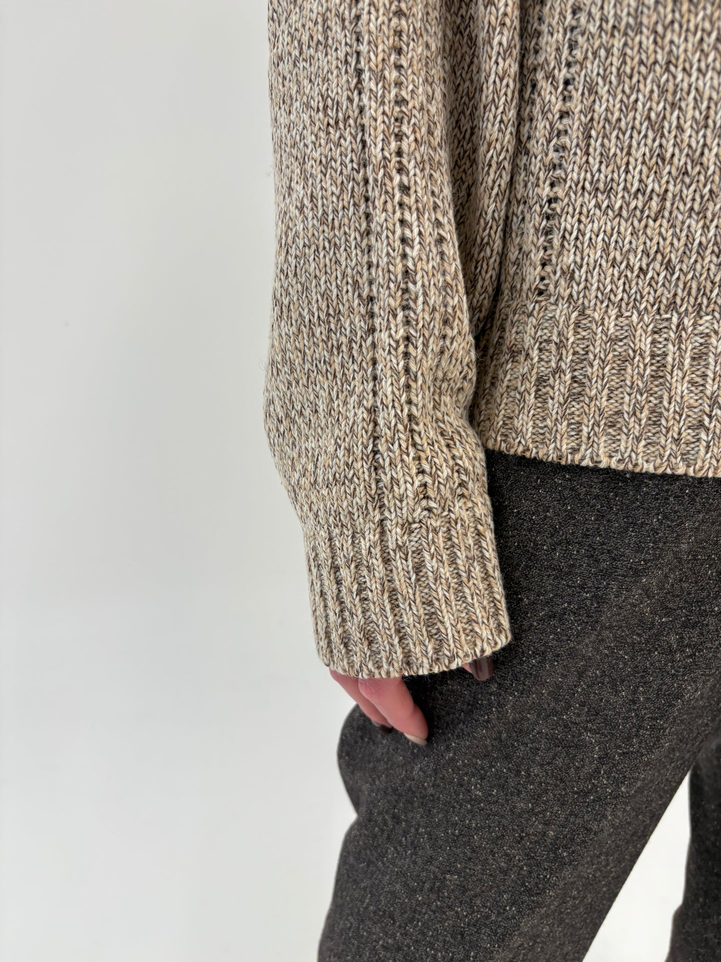 Pulover polo gros în nuanțe de nude cu fermoar din lana plină