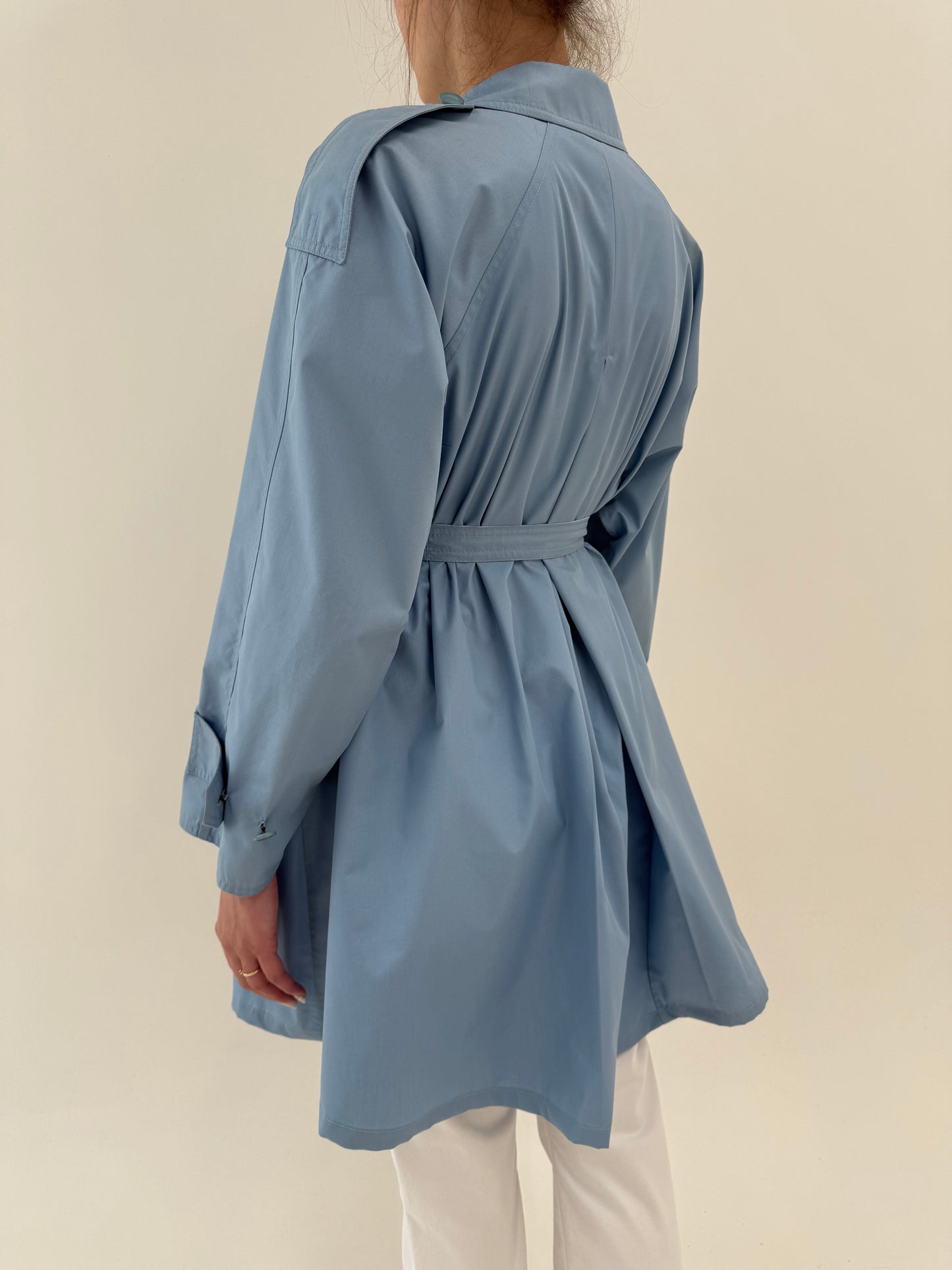 Trench baby blue luxury Aquascutum din gabardină super ușoară impermeabilă