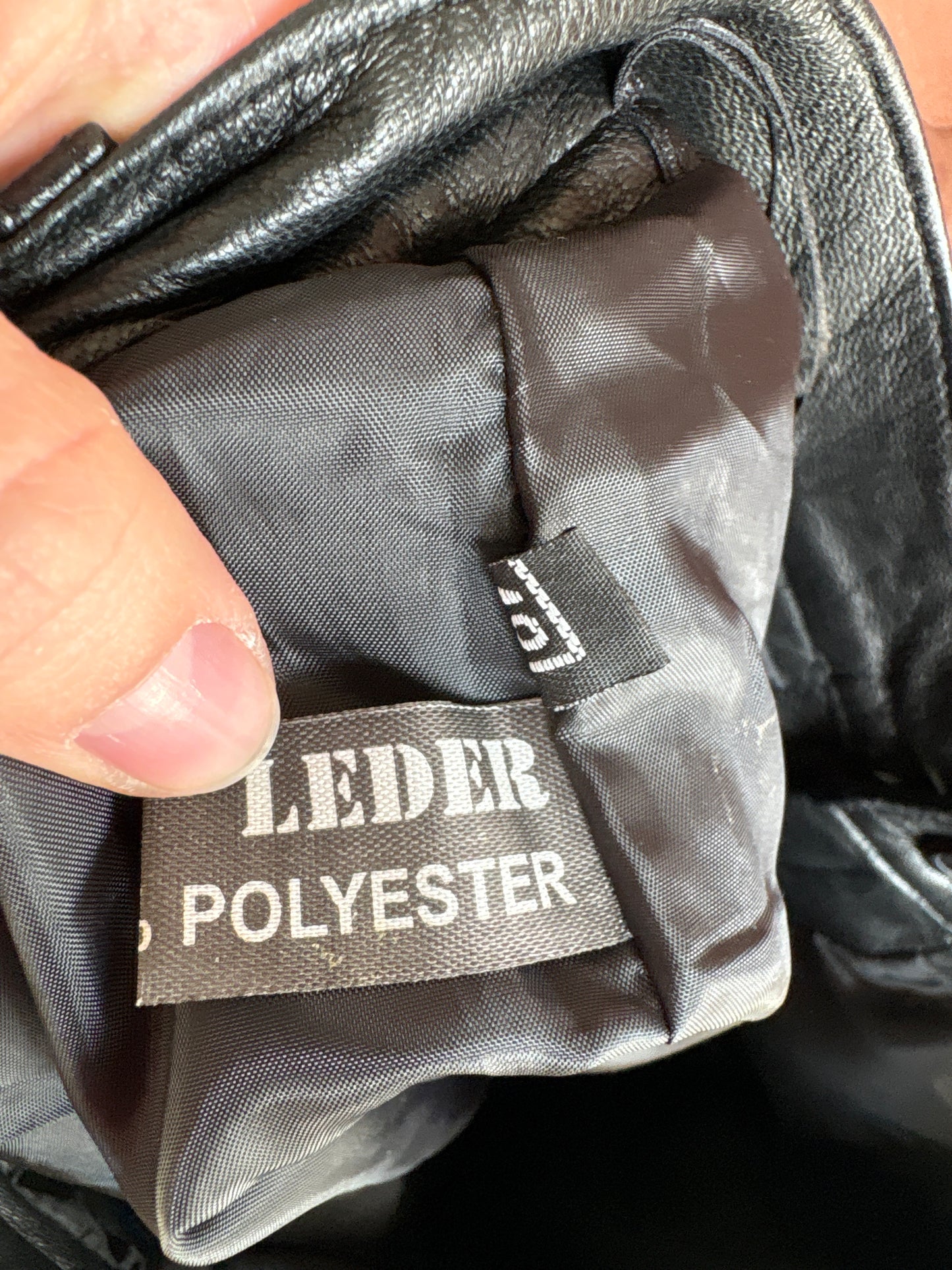 Pantaloni tall din piele naturală moale în croi clasic pe picior