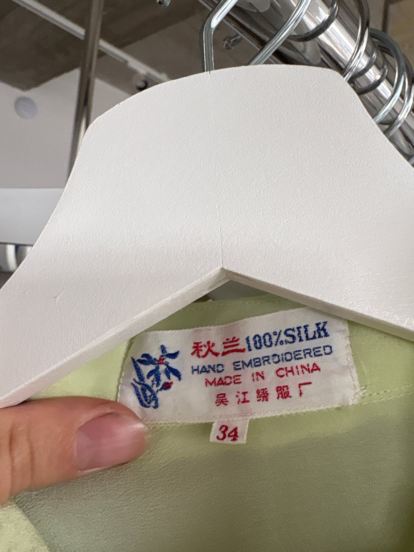 Cămașa luxury pistachio green din mătase naturală brodată manual