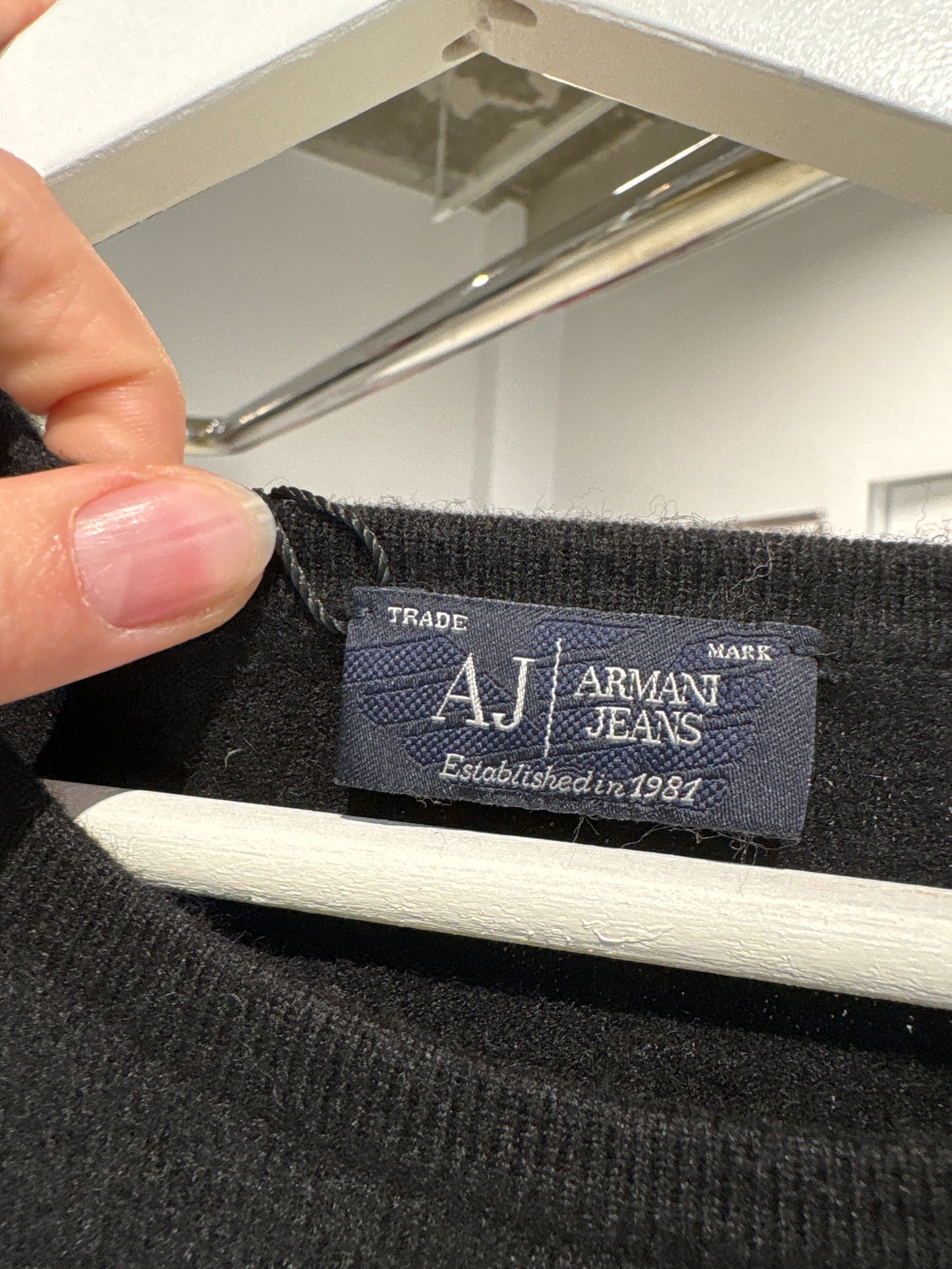 Rochie Armani din tricot de lana extafina cu talie marcată și fusta din stofă