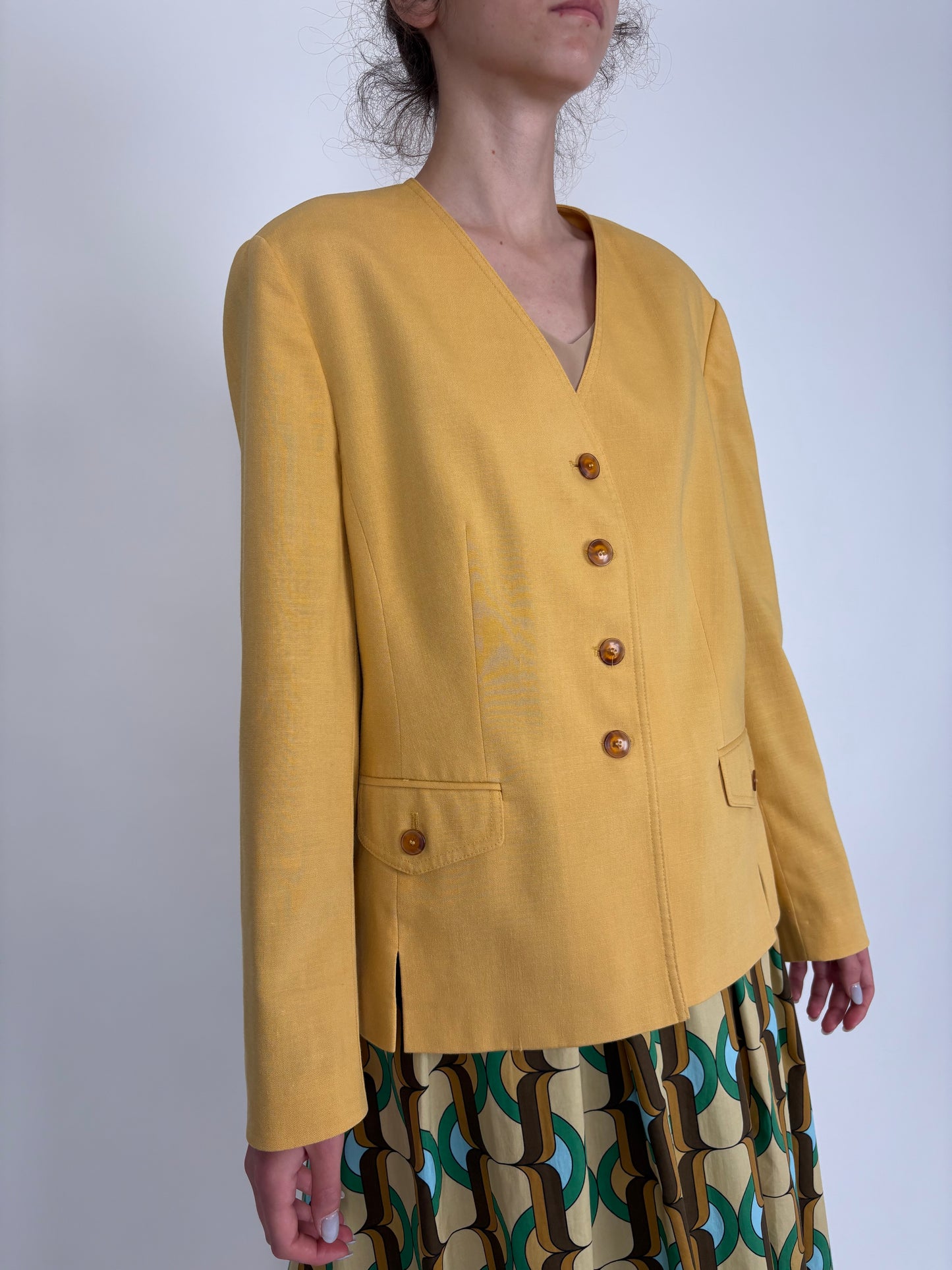 Sacou mustard yellow din pânză în croi minimalist ușor cambrat