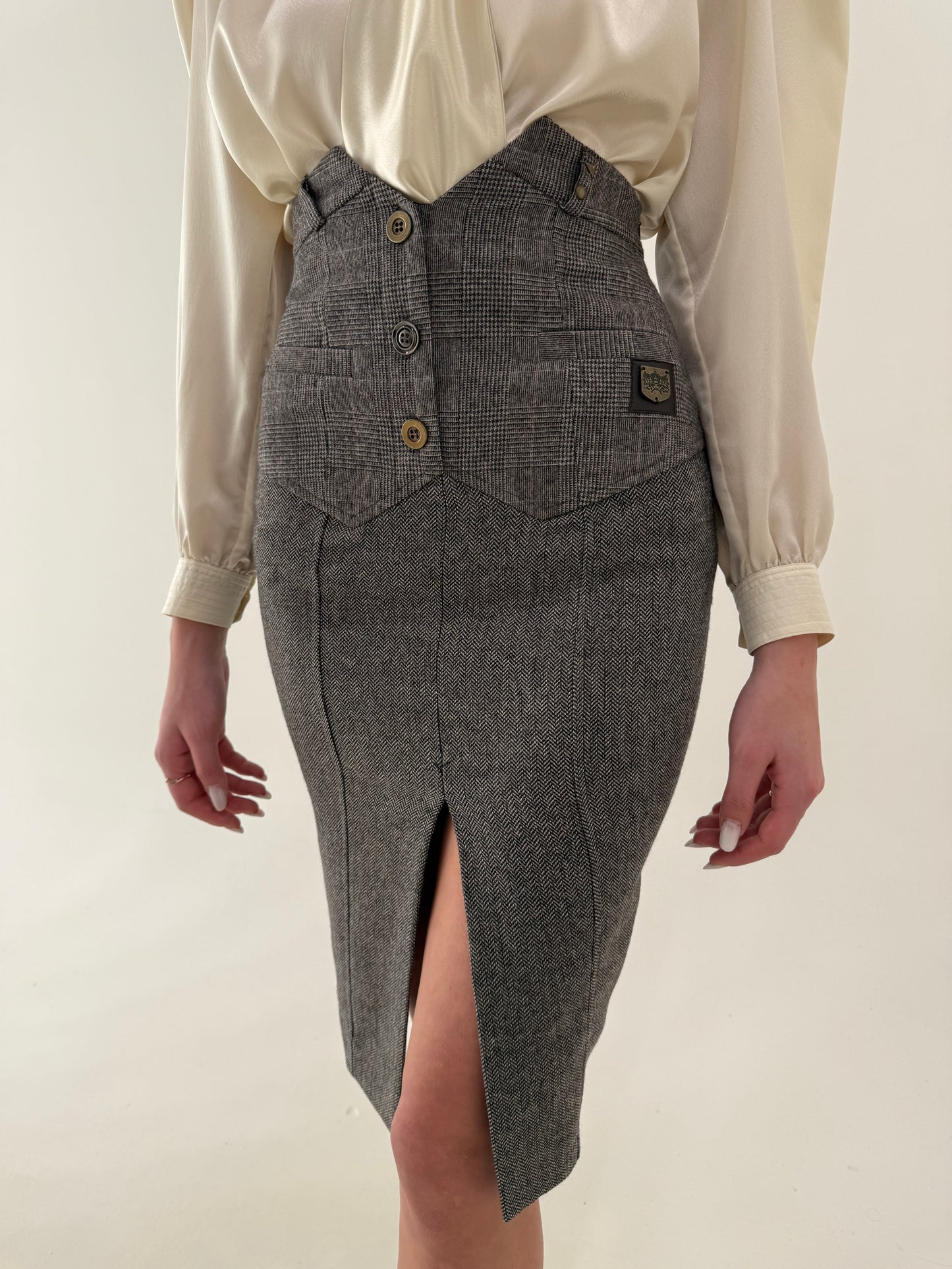 Fustă cu talie extrem de înaltă accentuată din stofita