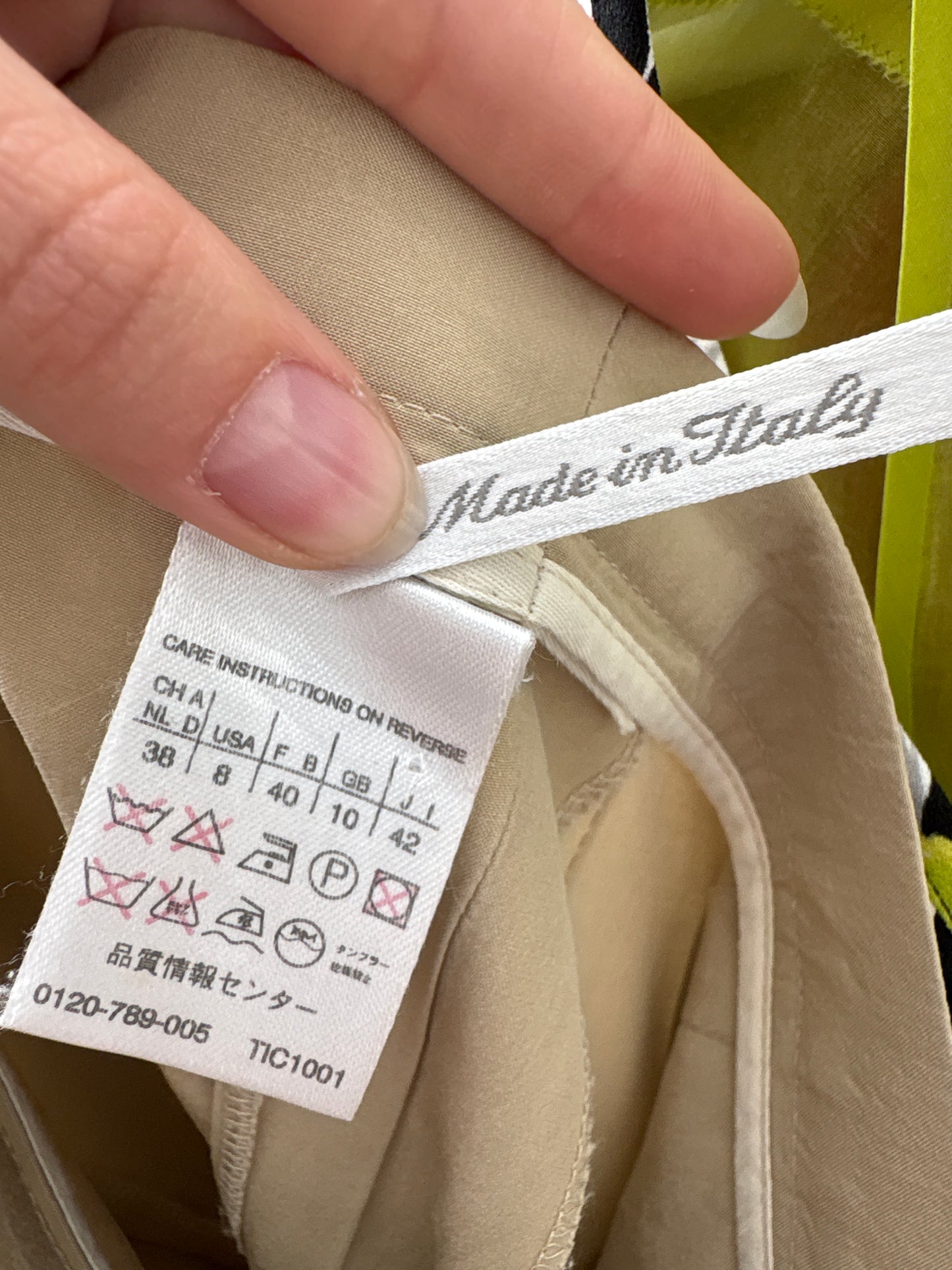Pantaloni camel din gama Max Mara din panza de mătase naturală