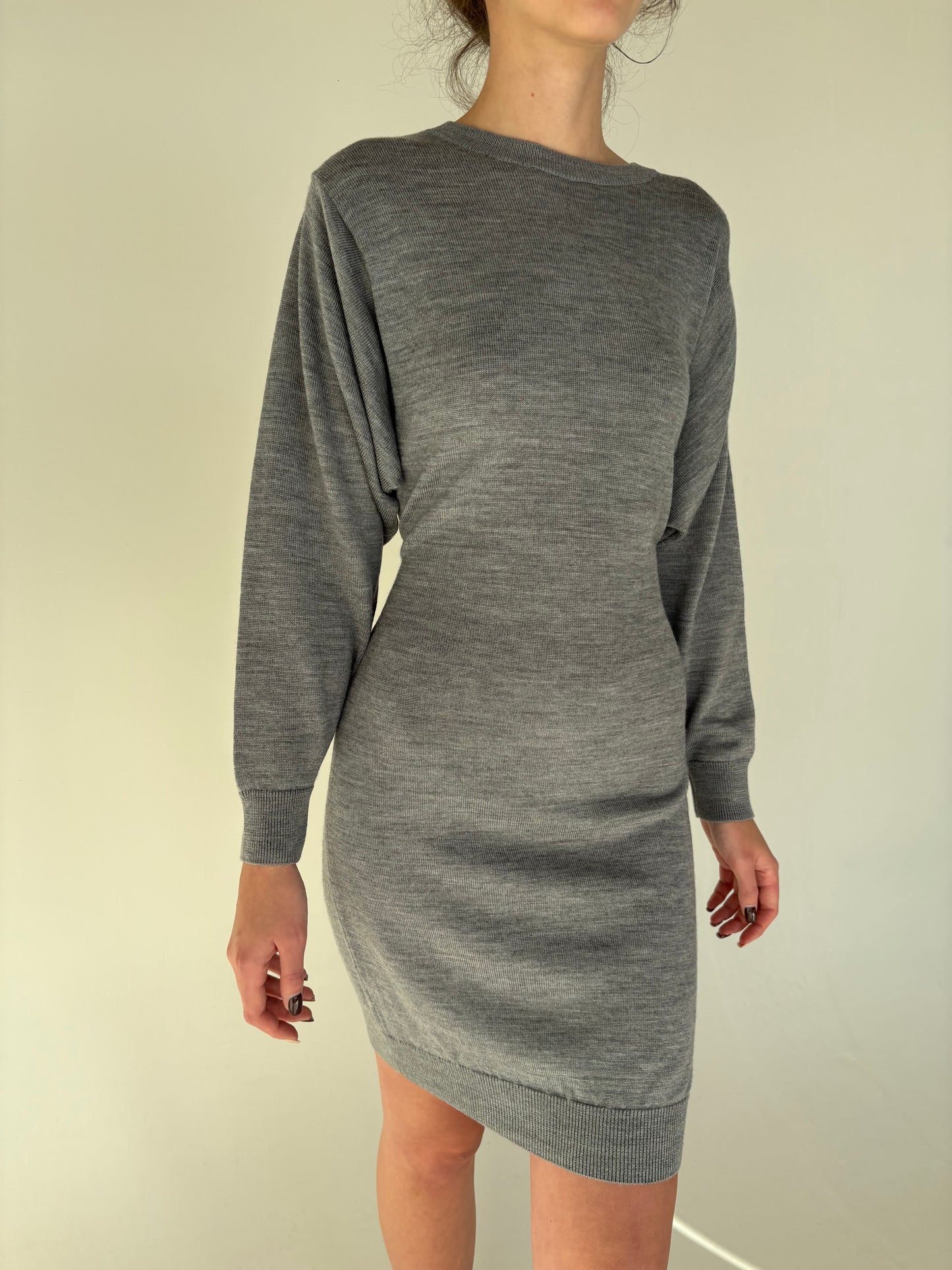 Rochie COS din lana extrafina cu mânecă tip fluture