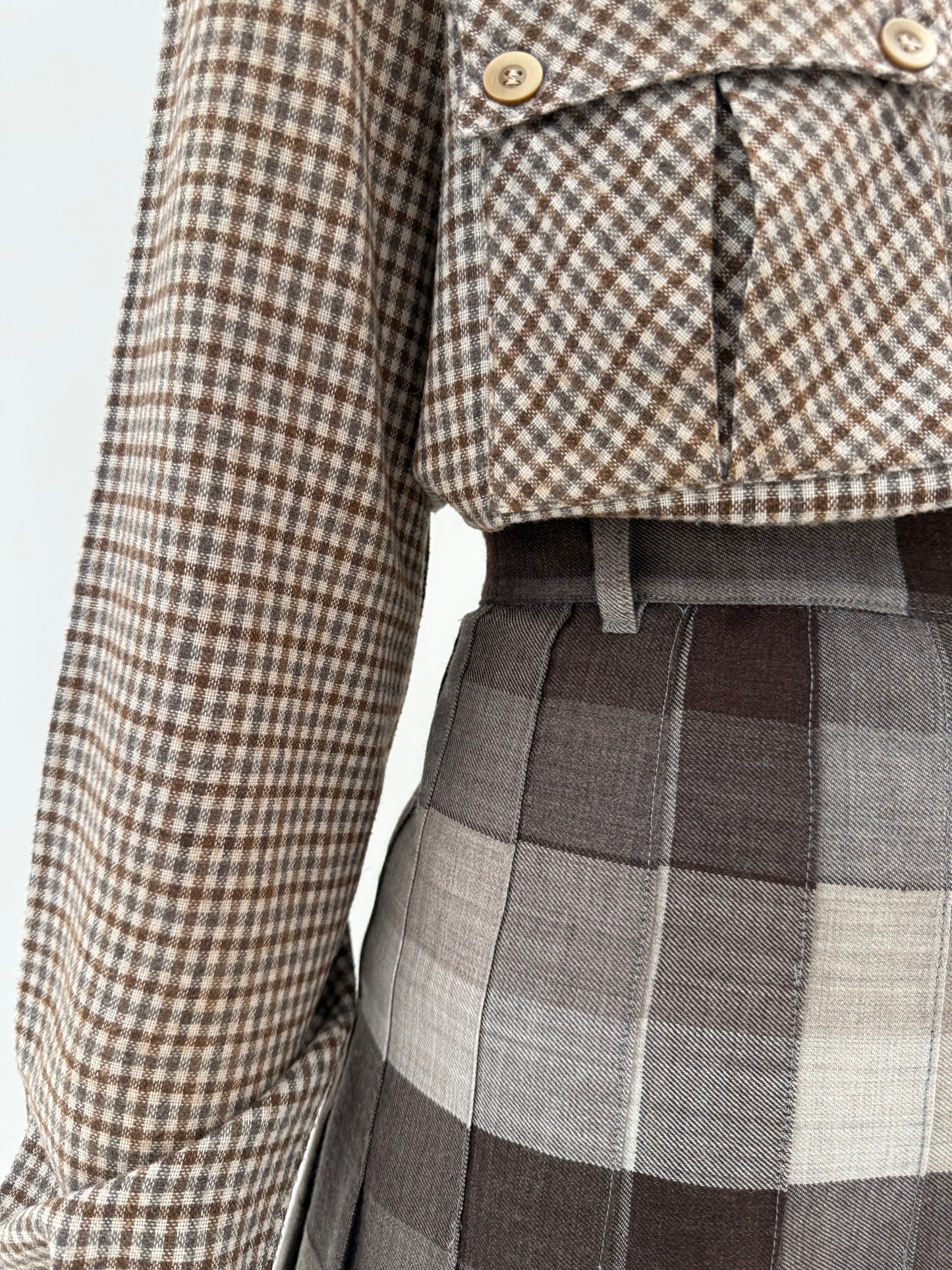 Fustă plisată din lana plină extrafina în combinație superbă de culori neutre