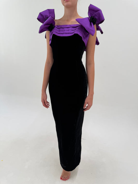LBD maxi spectaculoasă în croi ultra elaborat din catifea cu volume superbe