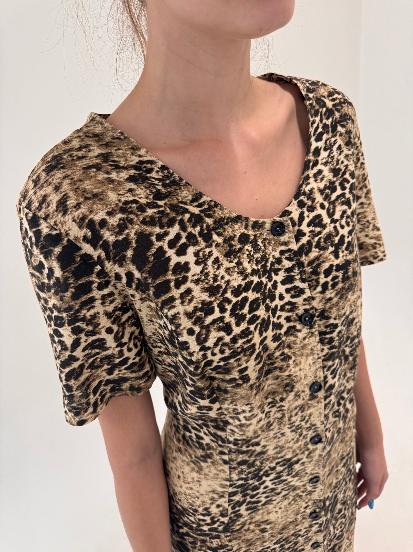 Rochie vintage maxi animal print vaporoasă cu talie reglabilă la spate