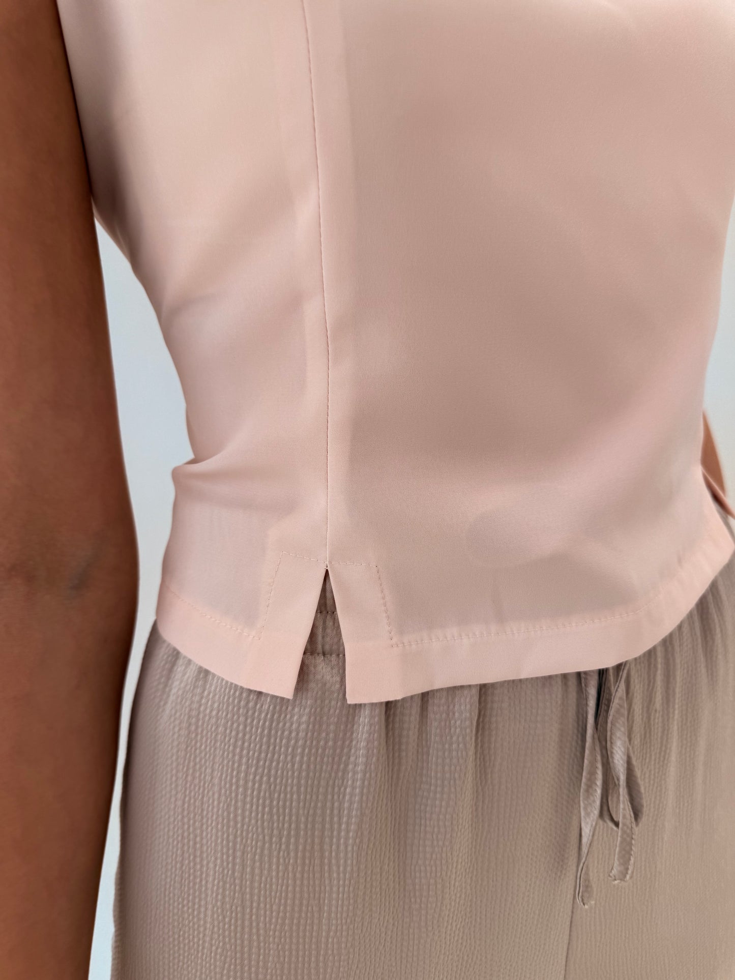 Top cambrat vintage powder Pink cu nasturi la spate