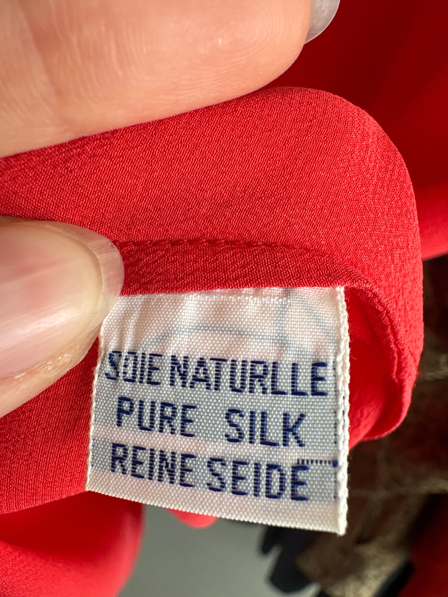 Top electric coral red din mătase naturală