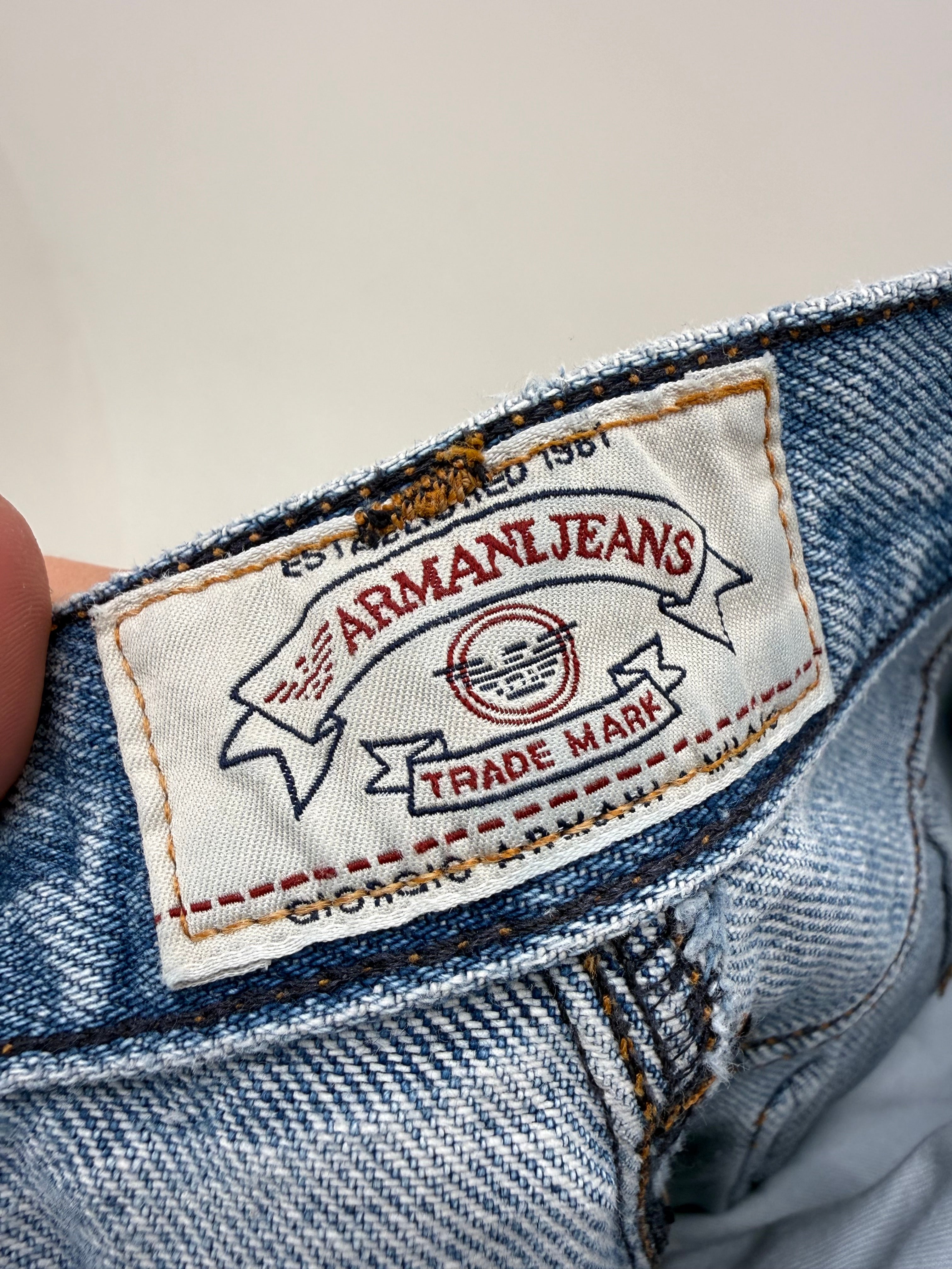 Jeans vintage Armani mom fit cu talie înaltă petite classic wash Jeans vintage Armani mom fit cu talie înaltă petite classic wash