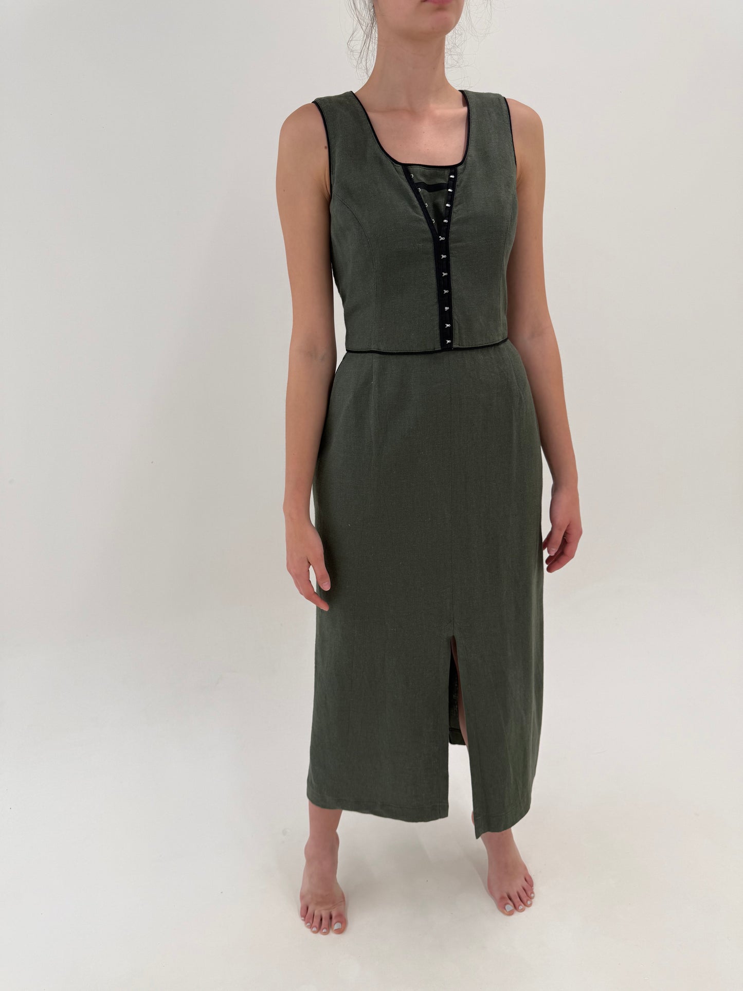 Rochie maxi din pânză kaki cu bust tip corsaj și talie ultra înaltă marcată cu buzunare