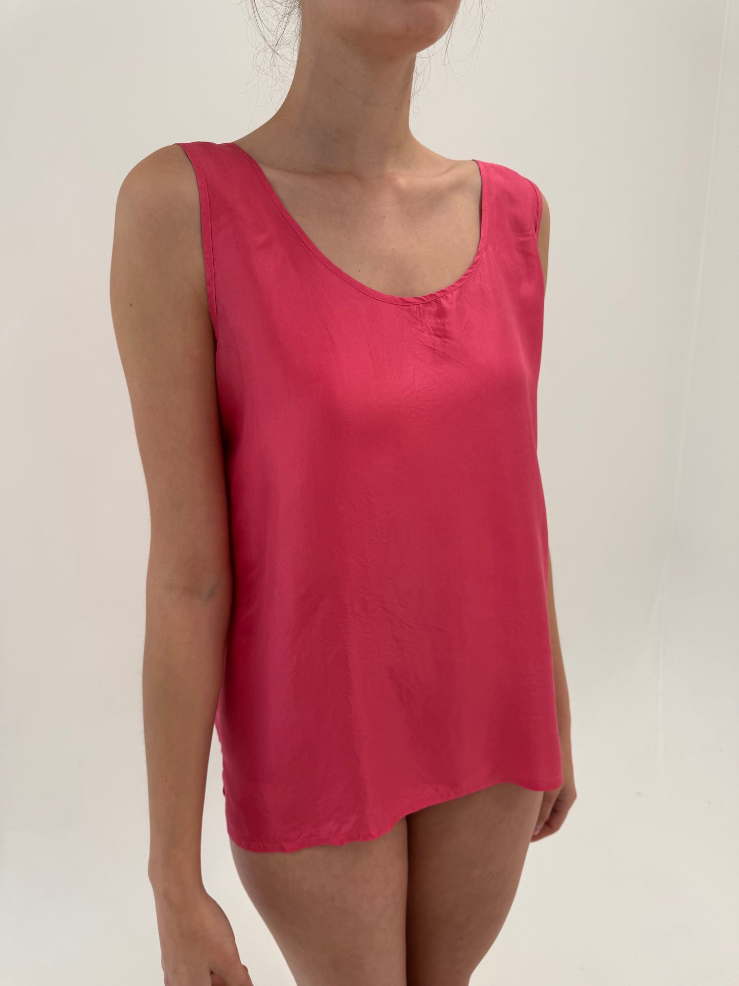 Top din mătase naturală flamingo pink in croi minimalist
