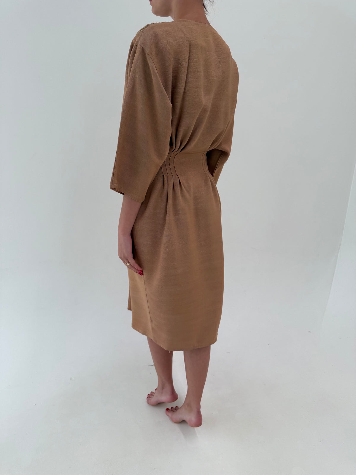 Rochie old vintage camel anii 80 cu mâneca tip kimono din faille structurat