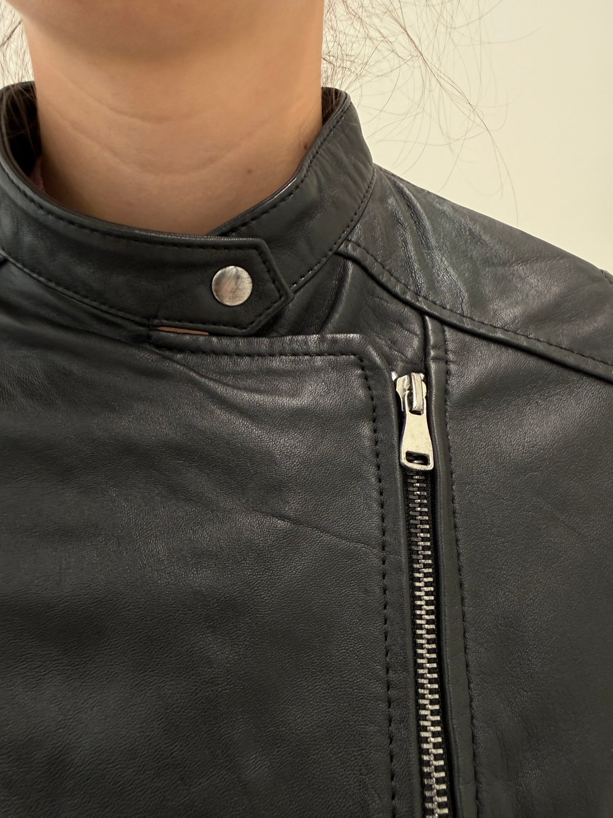 Geaca biker din piele naturală extra moale cu tiv reglabil