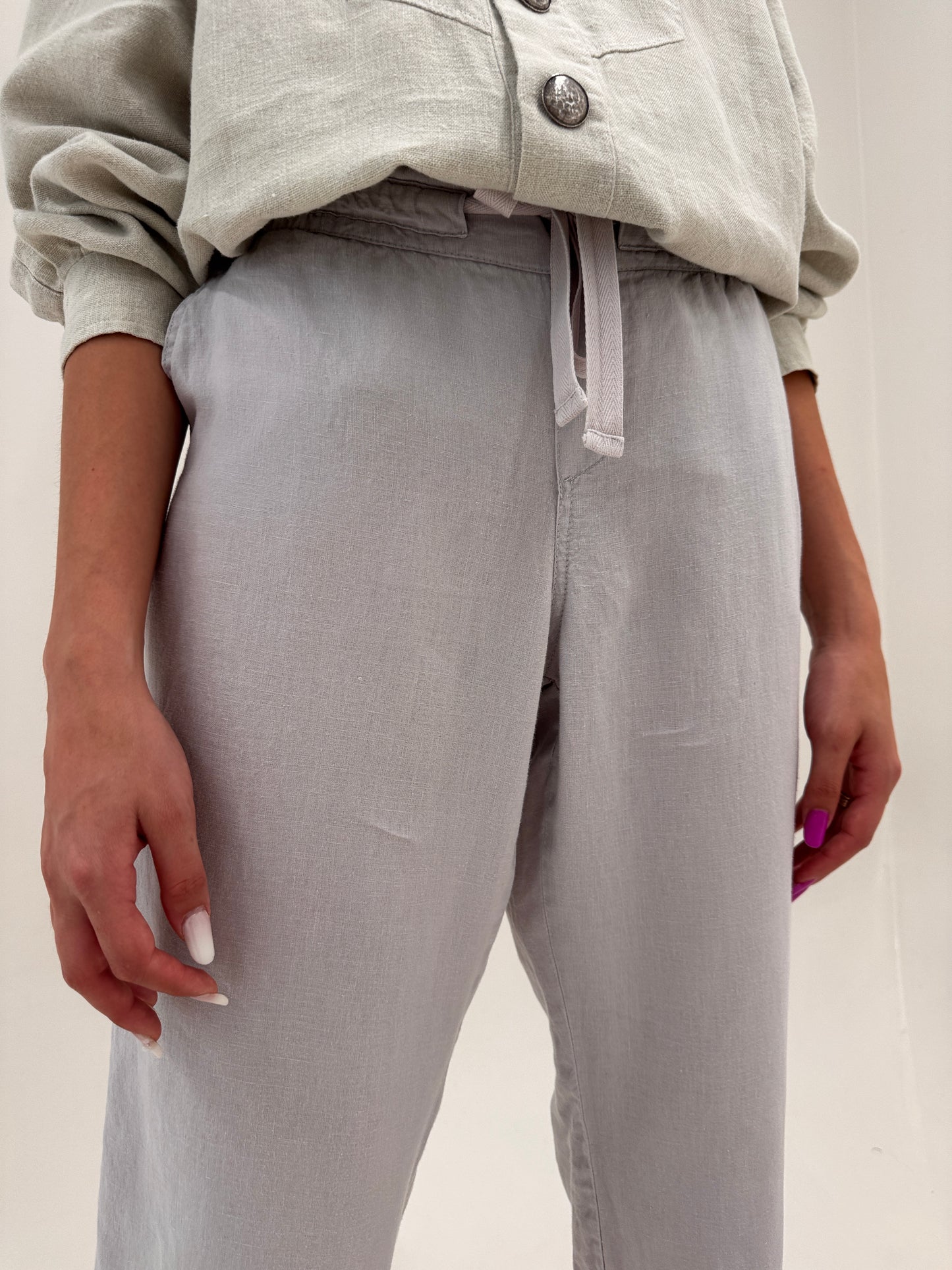 Pantaloni silver gray cu talie generoasă din in premium