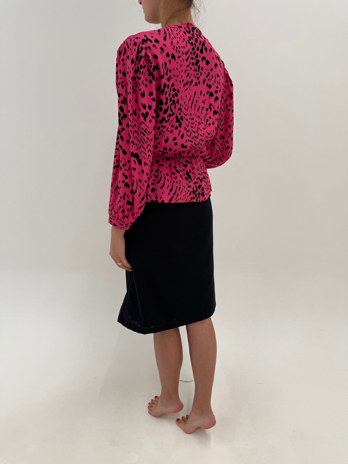 Rochie vintage cu peplum și animal print stilizat fucsia cu negru petite