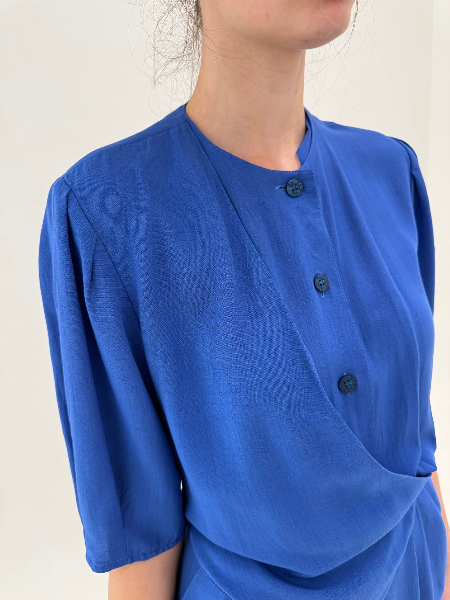 Fochie vintage albastru regal în croi ultra chic din vascoza cu in