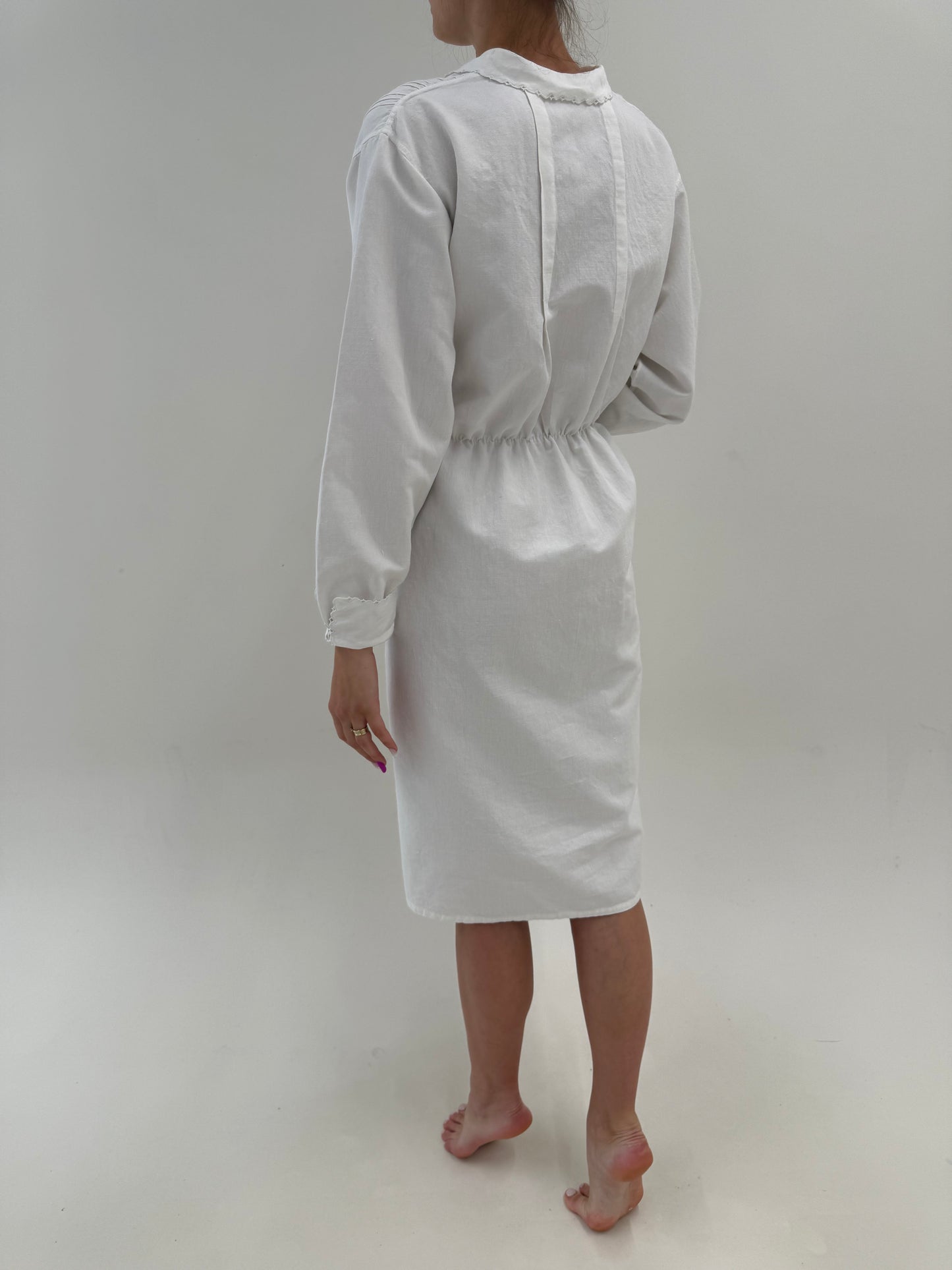 Rochie vintage lucrată manual din pânză excepțională de in și bumbac