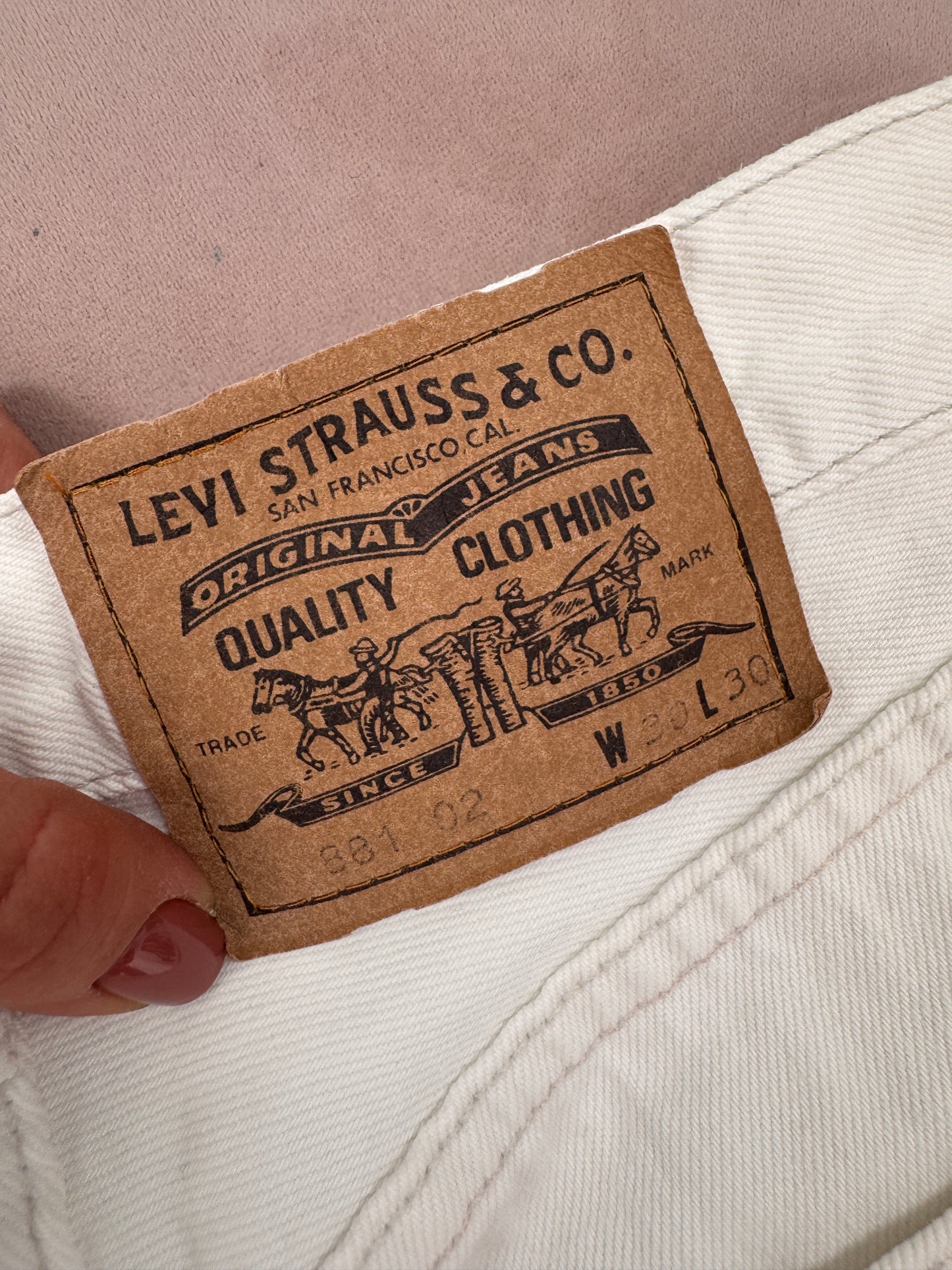 Jeansi Levi’s vintage cu talie înaltă